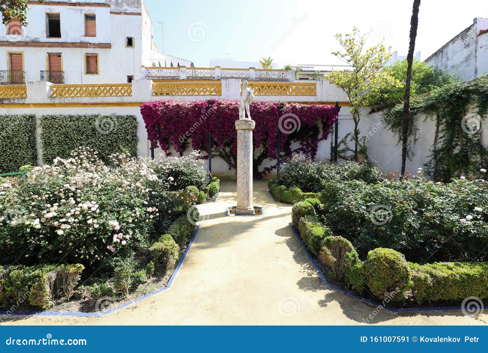 The Garden of the Casa De Pilatos in Seville, Andalusia Spain ...