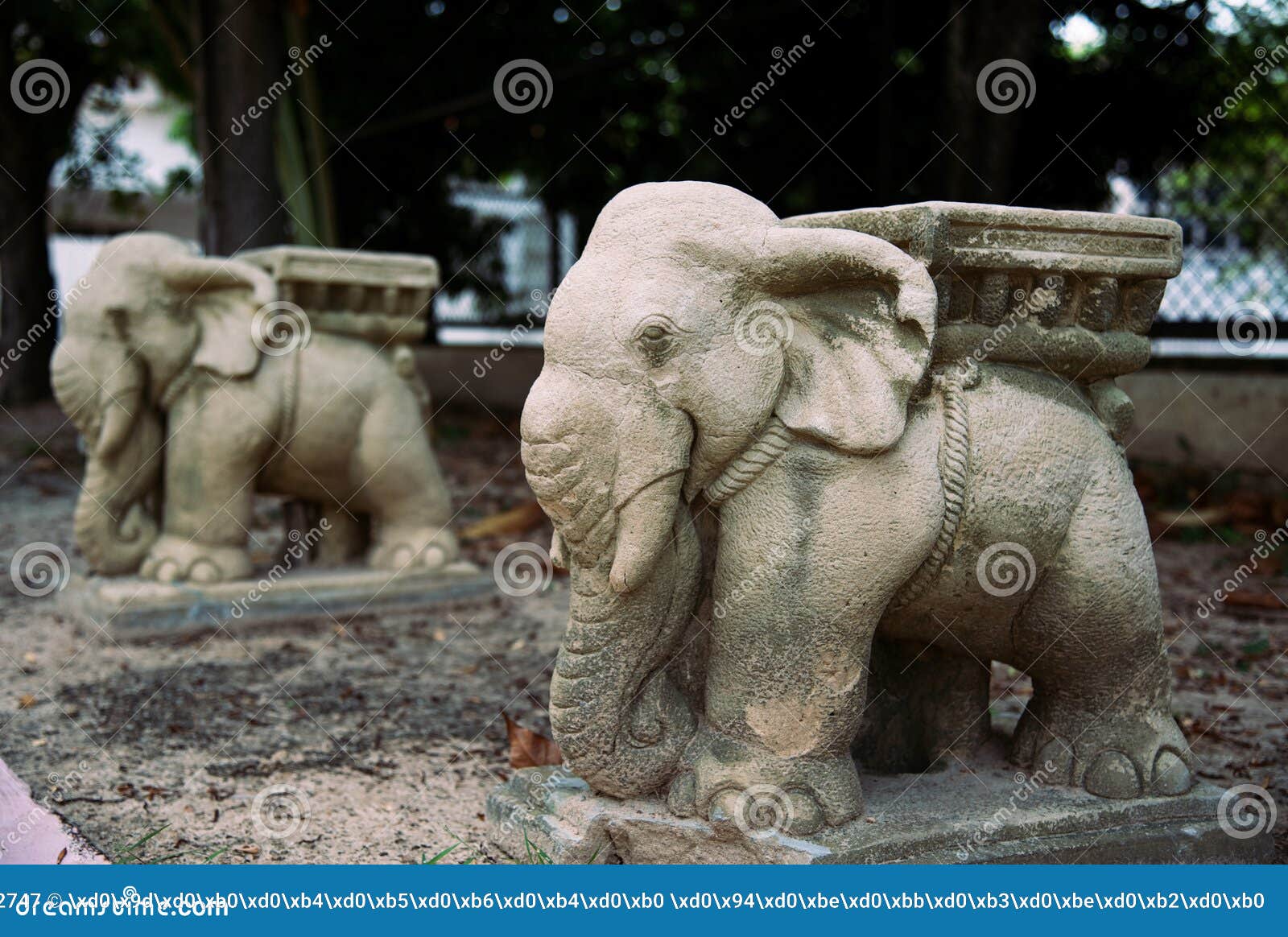 Garden Elephant Figurine, Statue of Elephants in the Park Stock Image ...