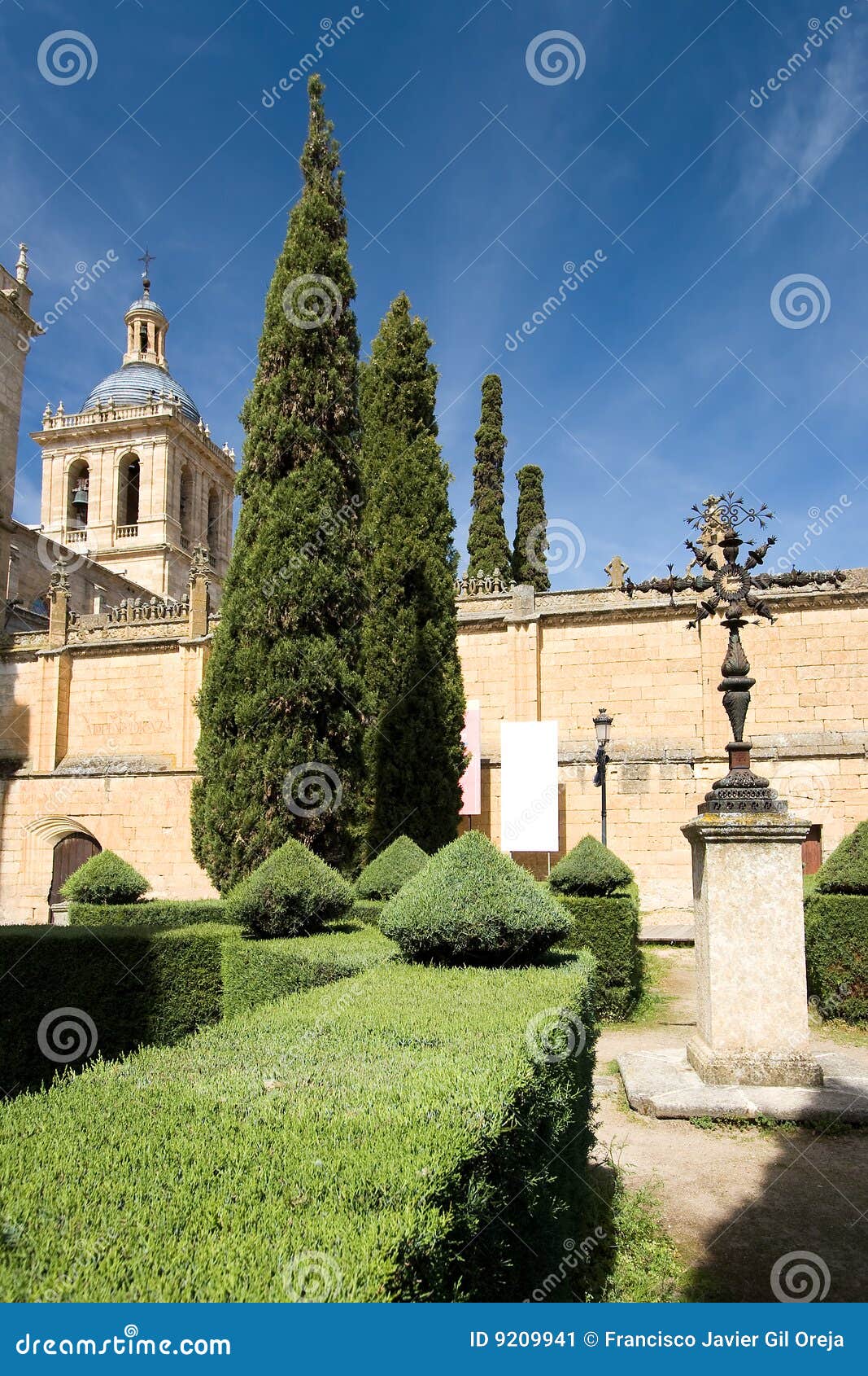 gardens of the cathedral of ciudad rodrigo