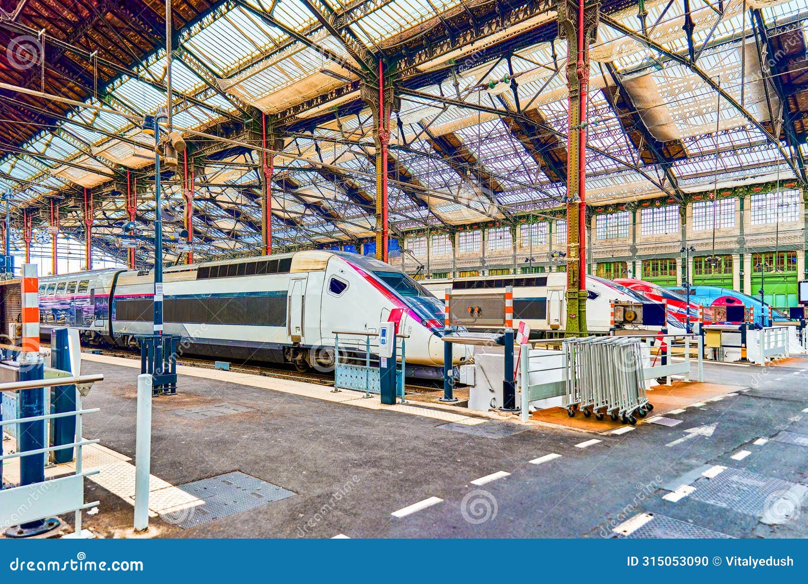 gare de lyon train station in paris
