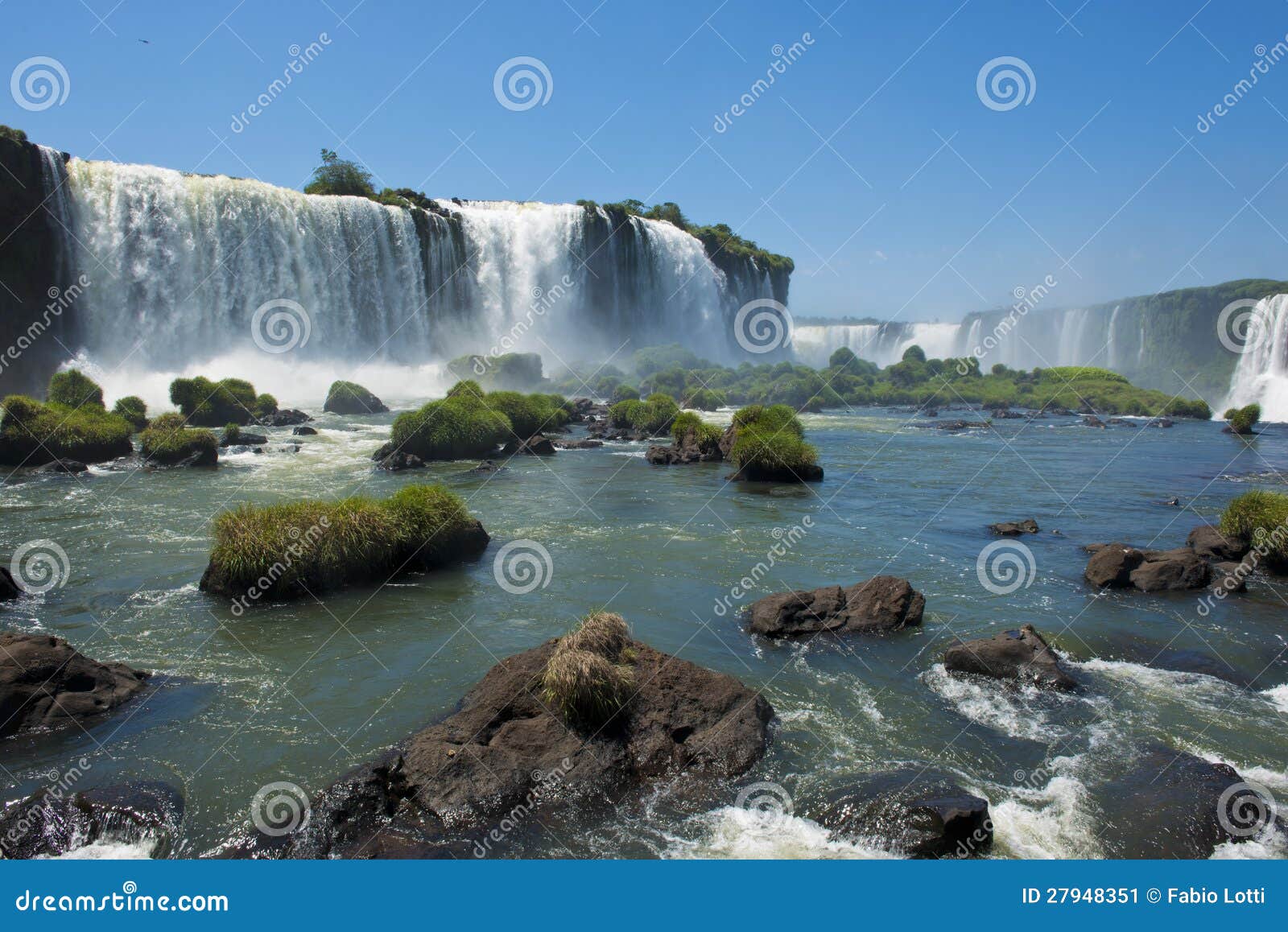 garganta del diablo at the iguazu falls