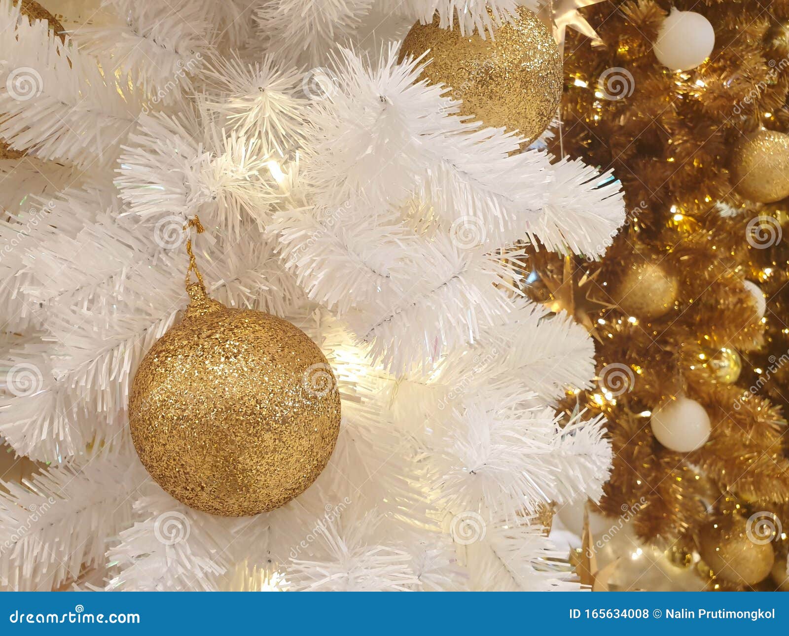 Garland Background and Xmas  Christmas Tree Decoration  Stock Photo - Image of beautiful, ornaments: 165634008