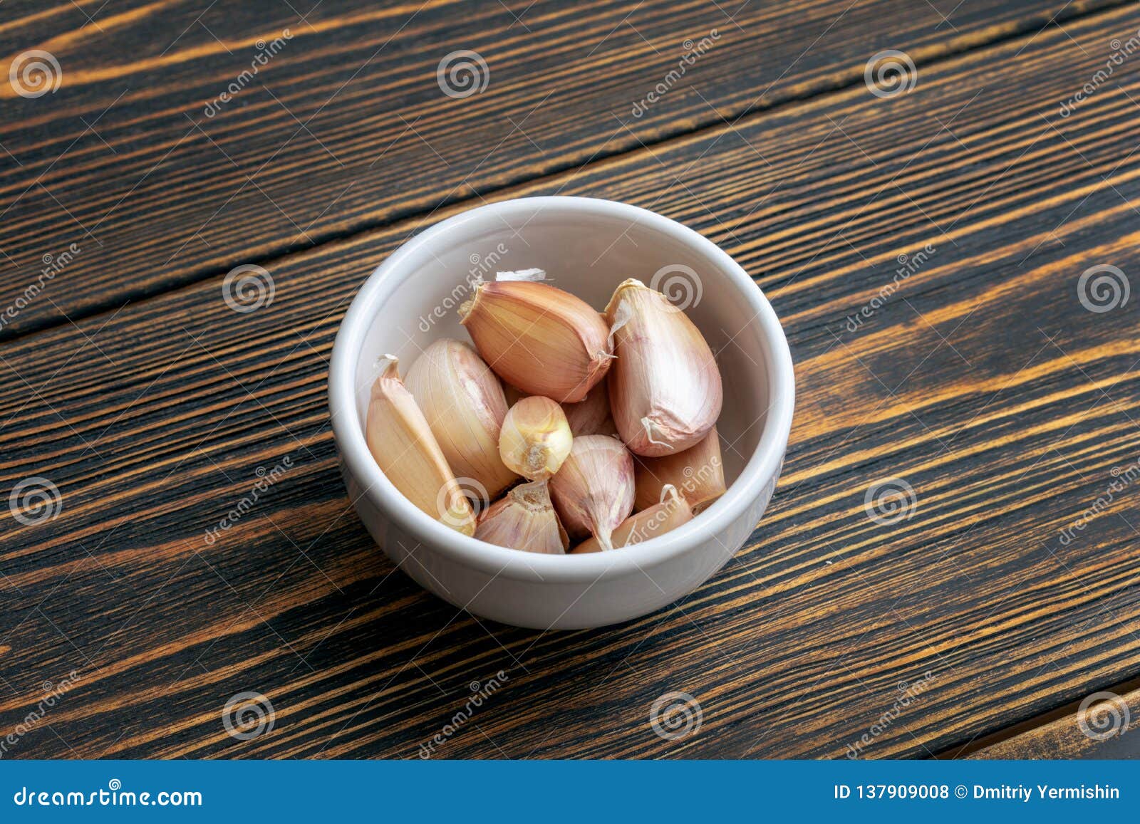 Garlic cloves in a Cup stock photo. Image of ingredient 137909008