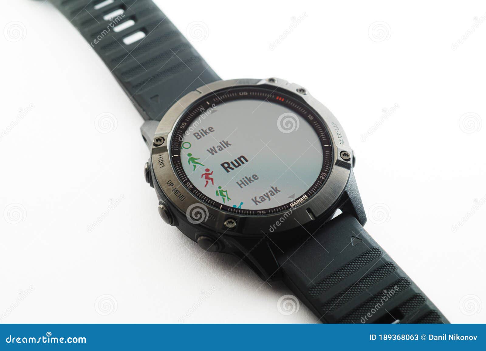 Using Smart Watch in Run Activities on Screen. Garmin Fenix 6 Pro Fitness Tracker Screen