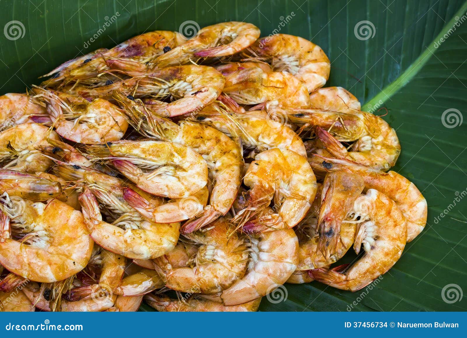Garnele auf Bananenblatt stockfoto. Bild von blatt, banane - 37456734