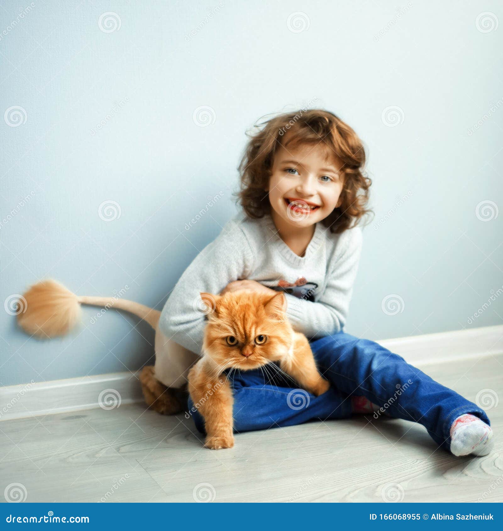 Corte O Jogo Do Gatinho Do Bebê Imagem de Stock - Imagem de fofofo