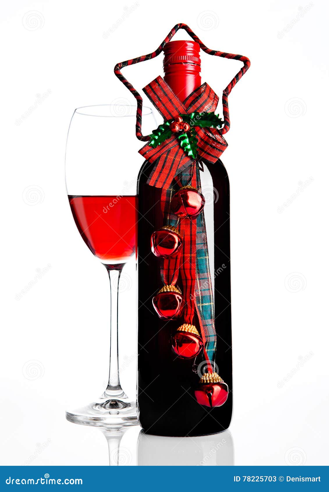 Garrafa E Vidro Da Decoração Do Natal Do Vinho Tinto Imagem de Stock -  Imagem de brinde, frasco: 78225703