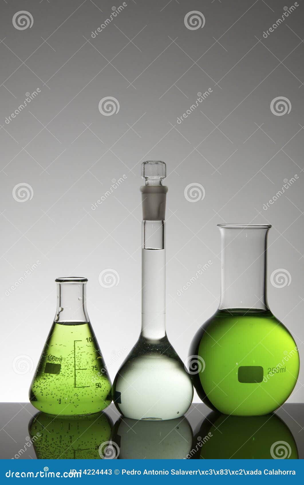 Três líquido backlit da cor do laboratório garrafas
