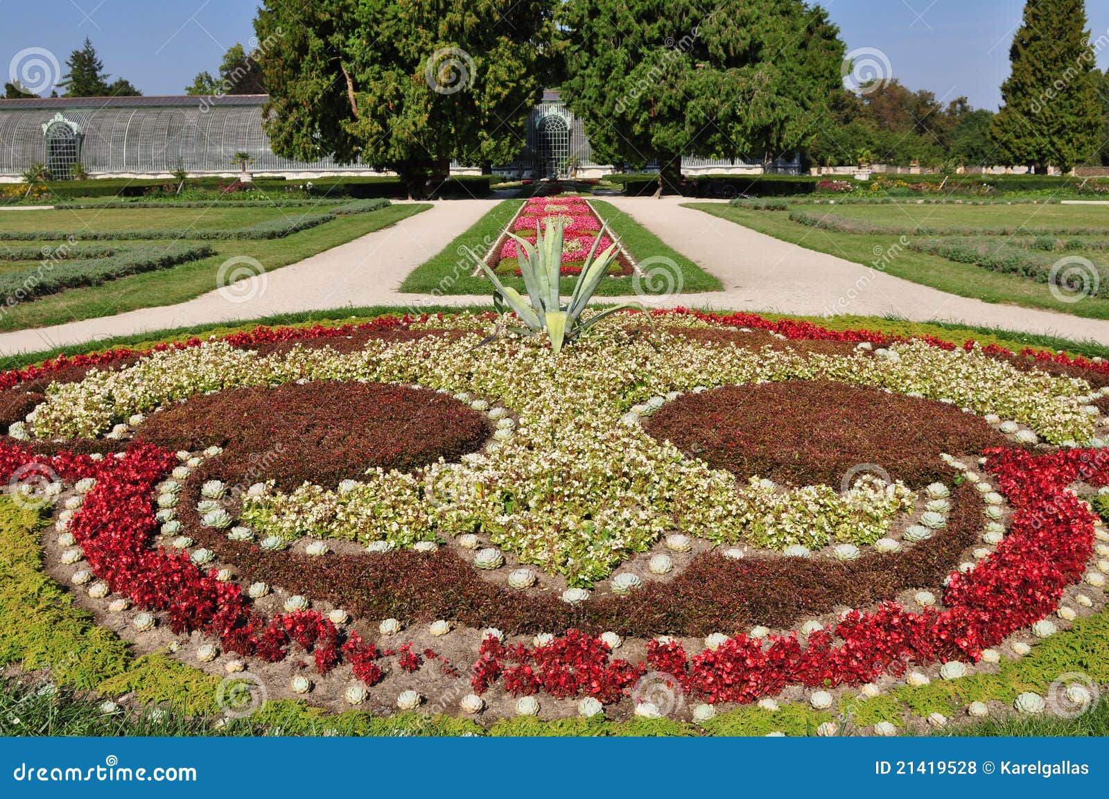 Garten Des Schlosses Lednice, UNESCOErbesite Stockfoto Bild von
