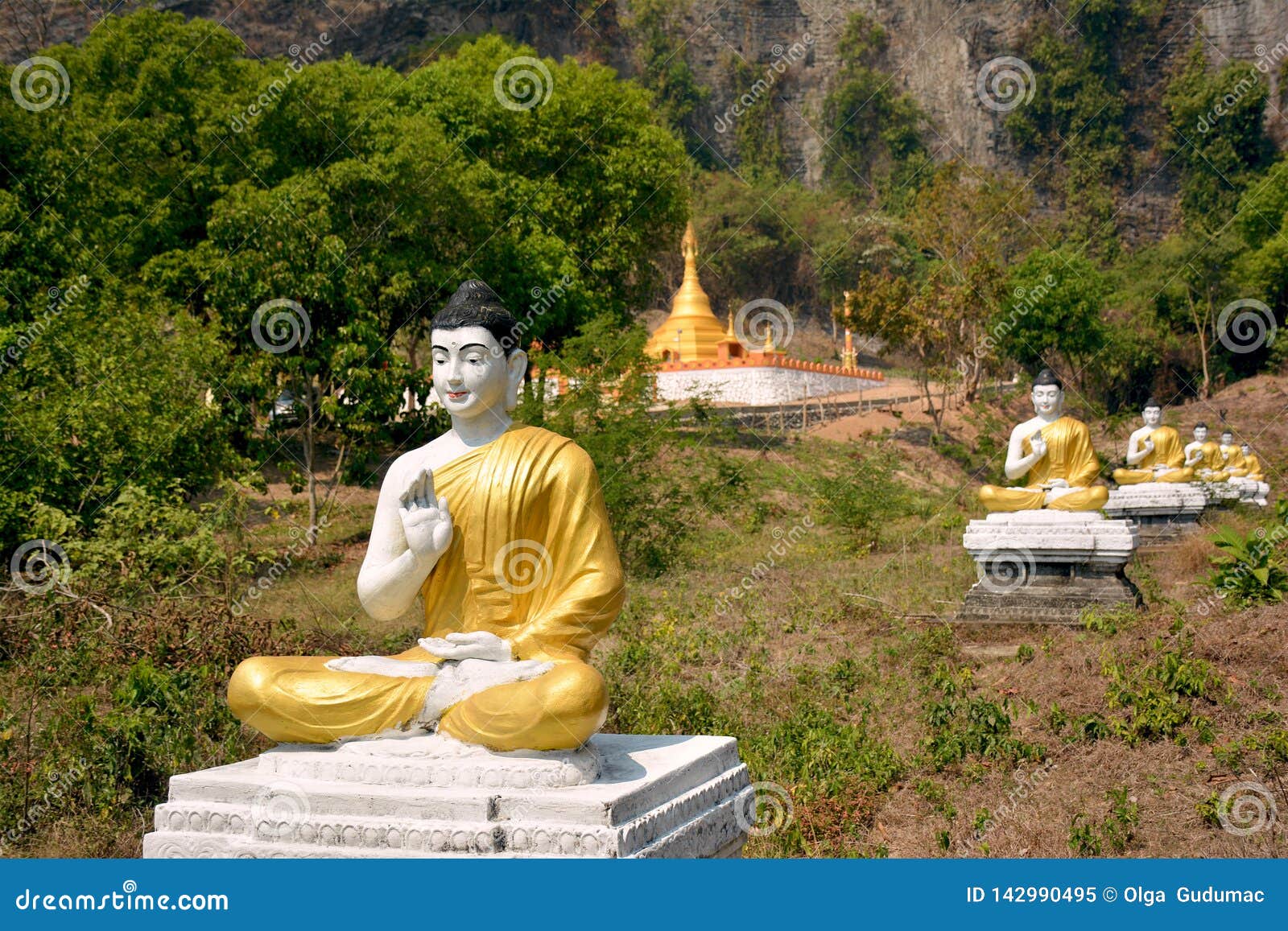 Garten Von Tausend Garten Buddhas Oder Lumbini In Hpa An Myanmar Stockbild Bild Von Buddhas Garten 142990495