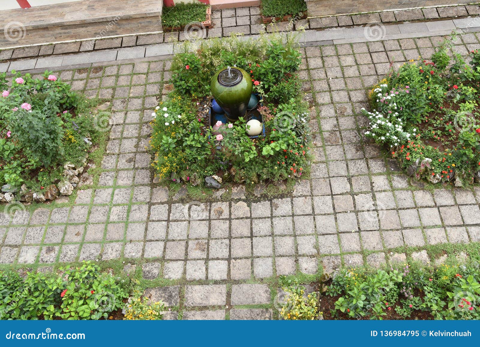 Garten Wasser Brunnen Stockbild Bild Von Garten Antiken 136984795