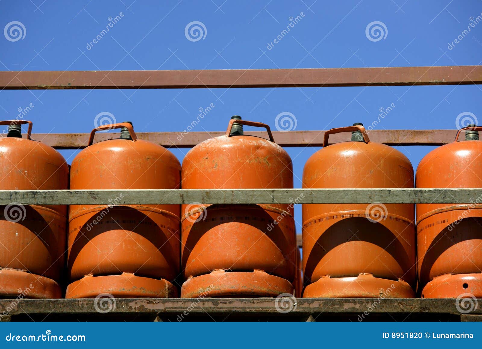 gas butano color naranja. orange gas racks