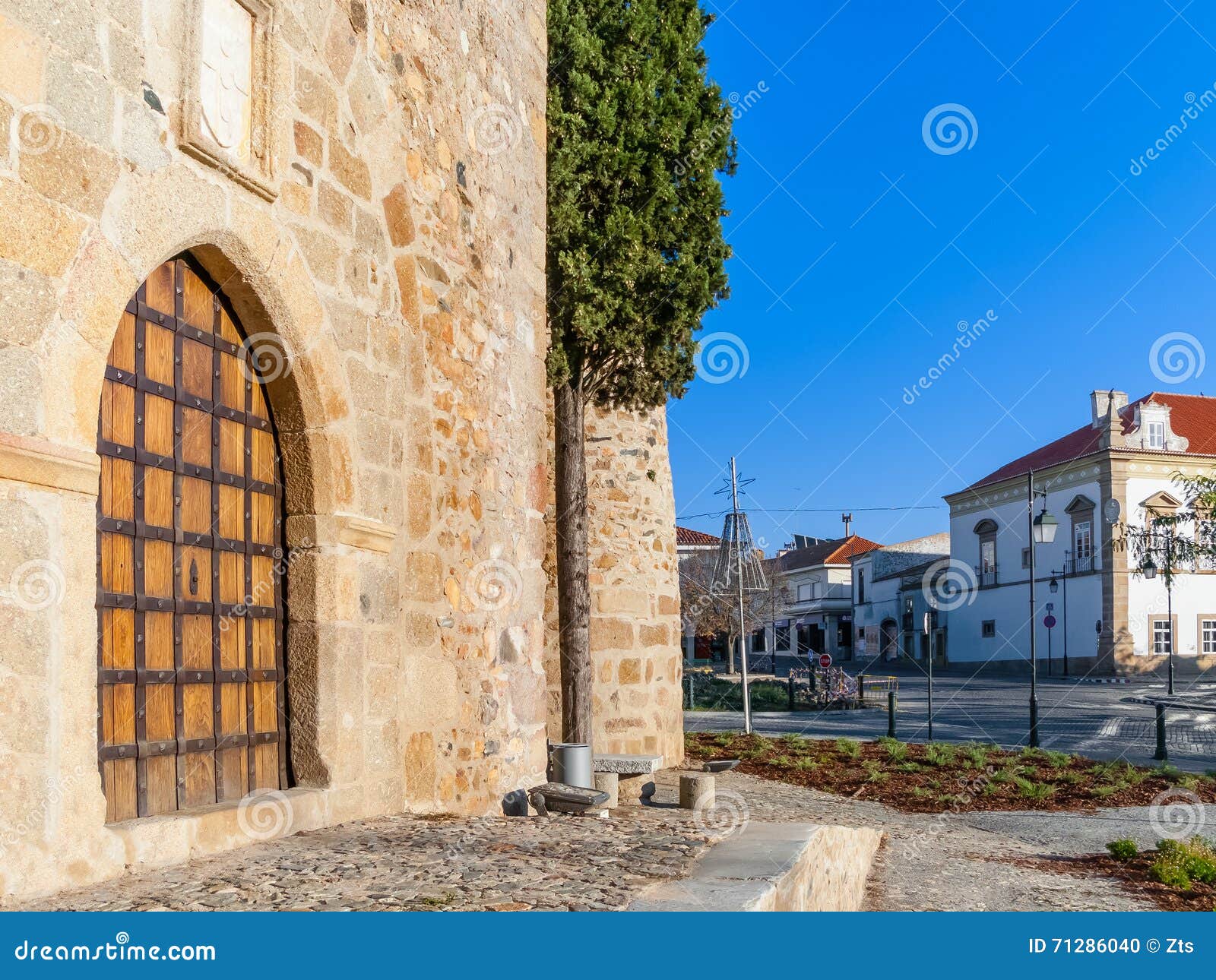 gate of the medieval castle of alter do chao, in the portalegre district.