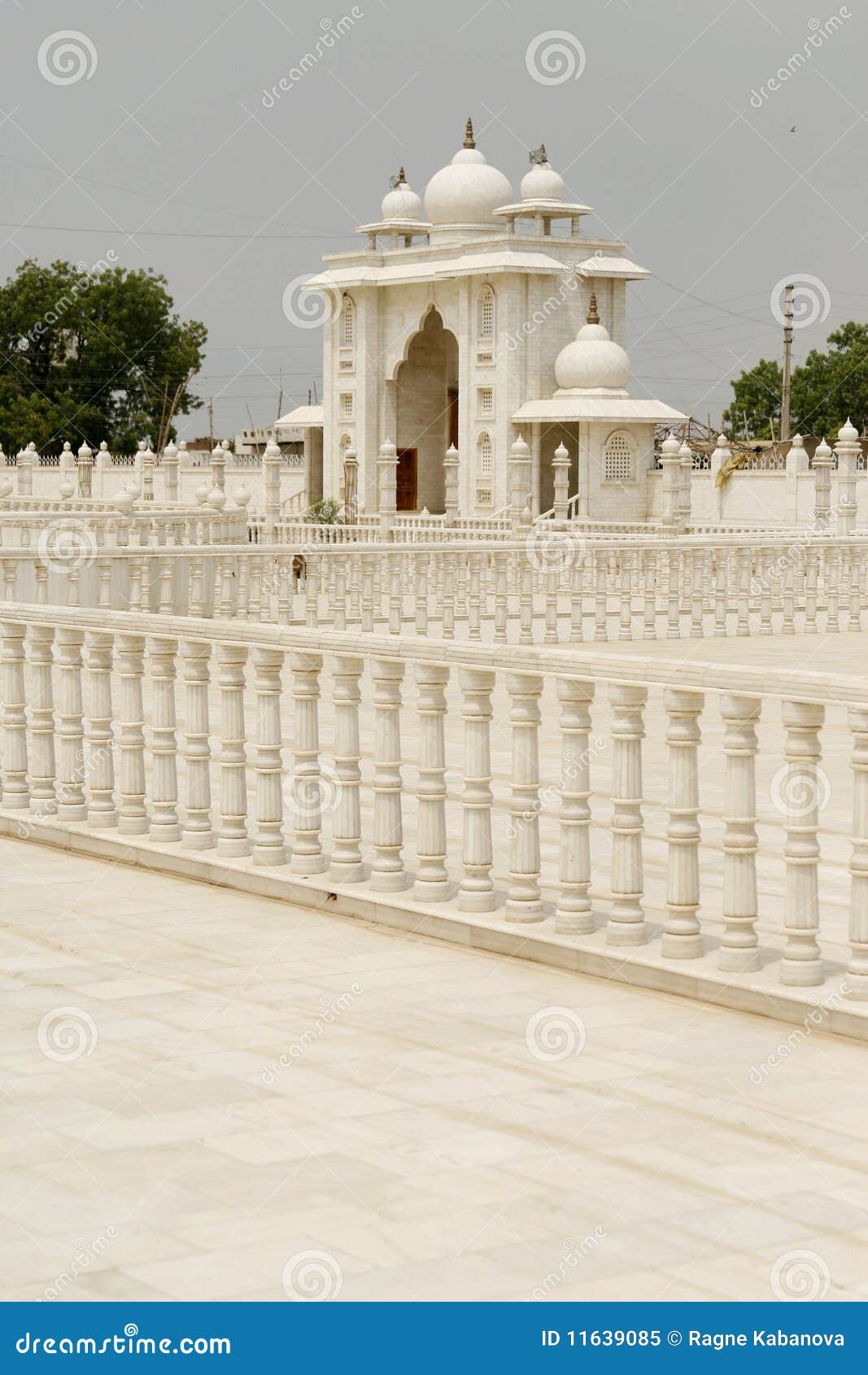 gate to the jaigurudeo temple grounds, india