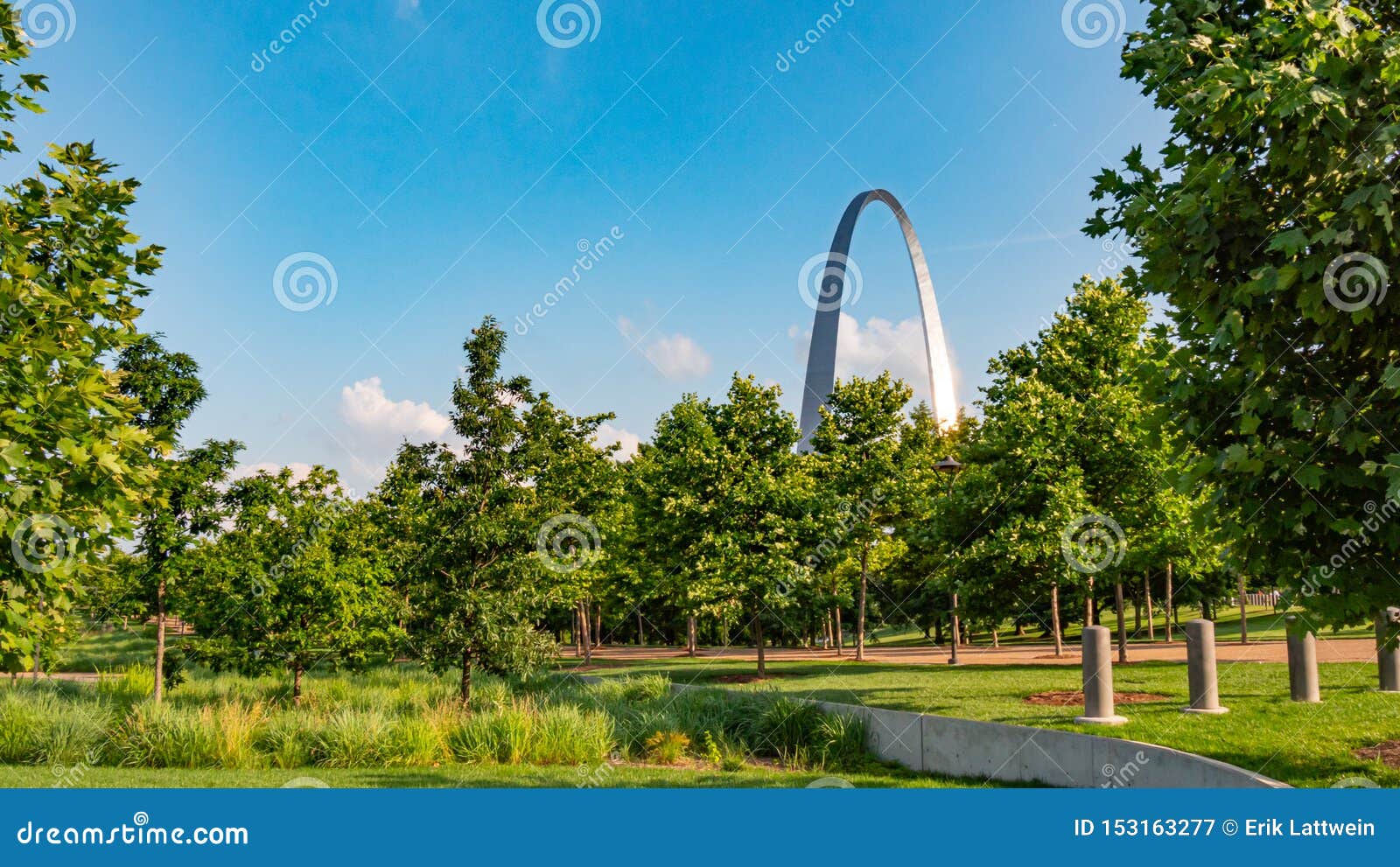 Gateway Arch National Park In St. Louis - SAINT LOUIS. USA - JUNE 19, 2019 Editorial Photography ...