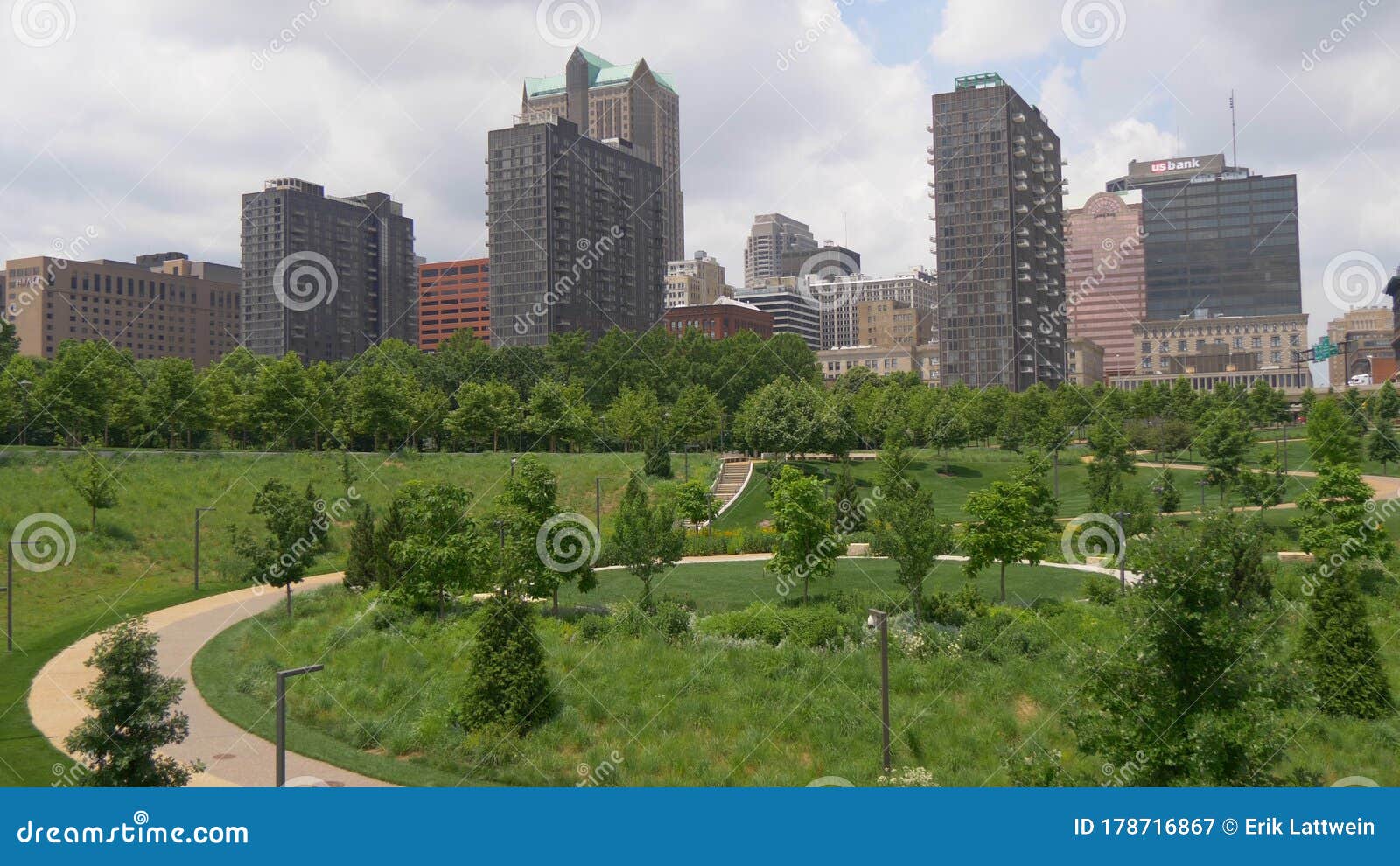 Gateway Arch National Park In St. Louis - ST. LOUIS, UNITED STATES - JUNE 19, 2019 Editorial ...