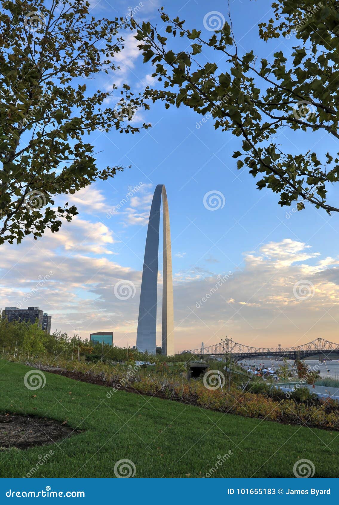 Gateway Arch In St. Louis, Missouri Stock Image - Image of waterfront, building: 101655183