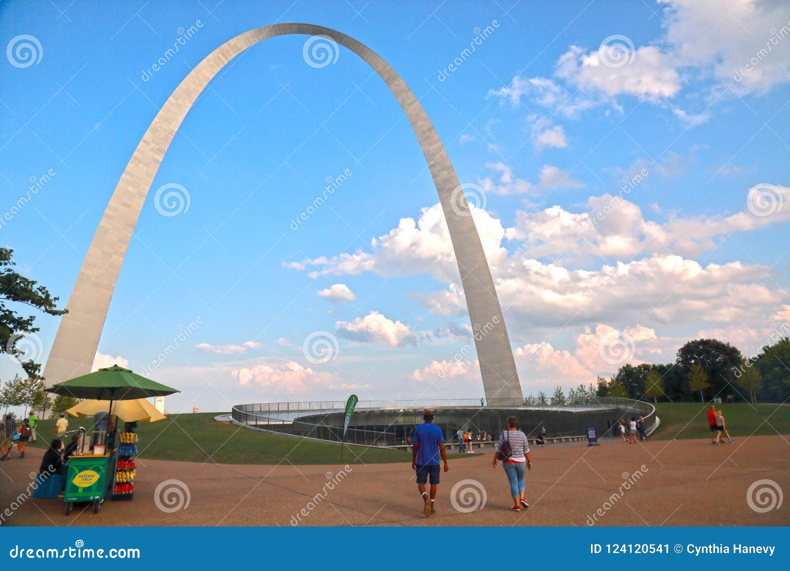 Gateway Arch, St. Louis, MO Editorial Photo - Image of park, saint: 124120541
