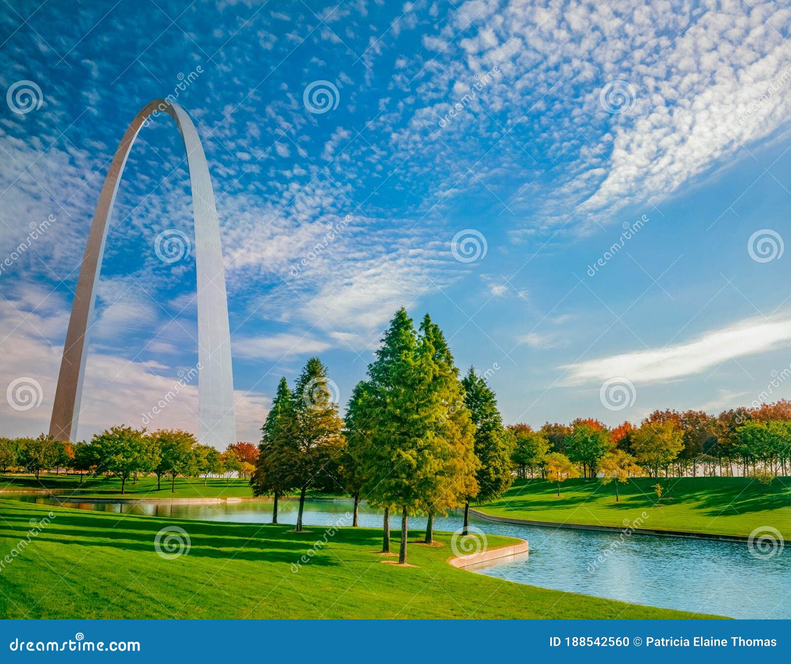 the gateway arch is surrounded by the gateway arch national park
