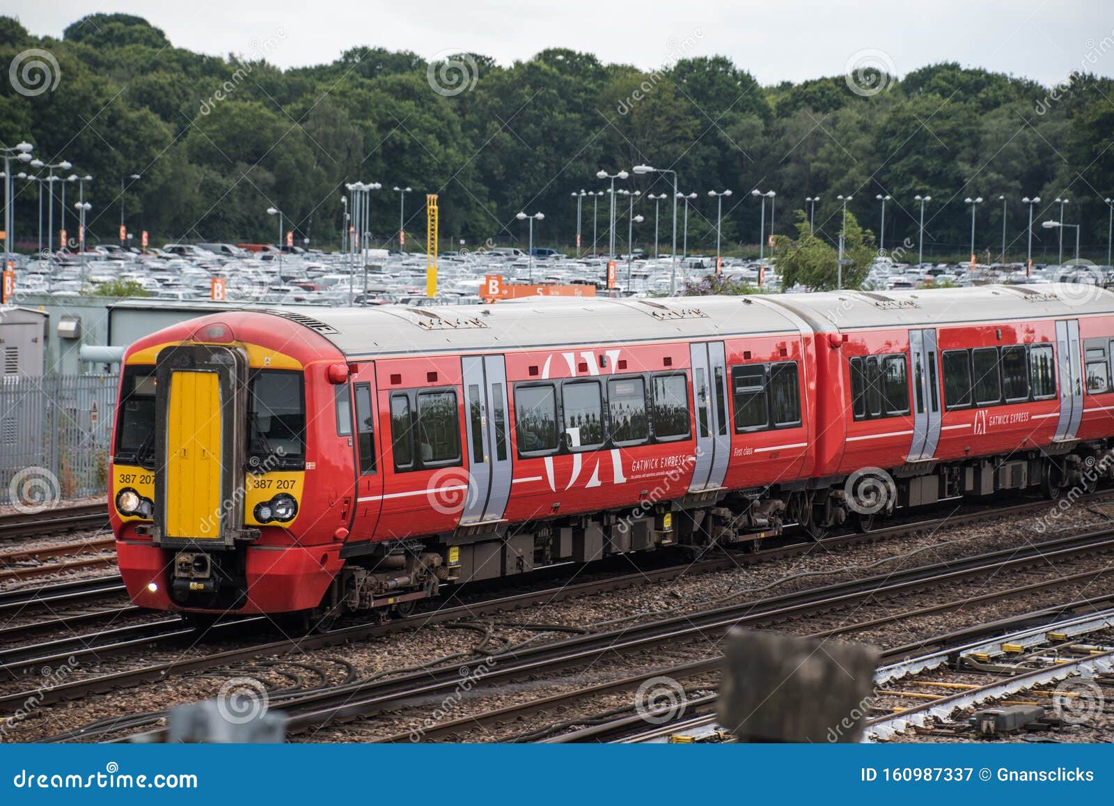 Gatwick Express Train in Gatwick Airport Editorial Photography - Image of  train, background: 160987337