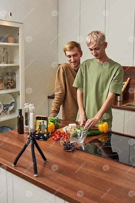 Gay Homosexuel Amateur De Sexe Masculin Tirant Sur Vlog Sur La Cuisine ... Gay Homosexuel Amateur De Sexe Masculin Tirant Sur Vlog Sur La Cuisine ...