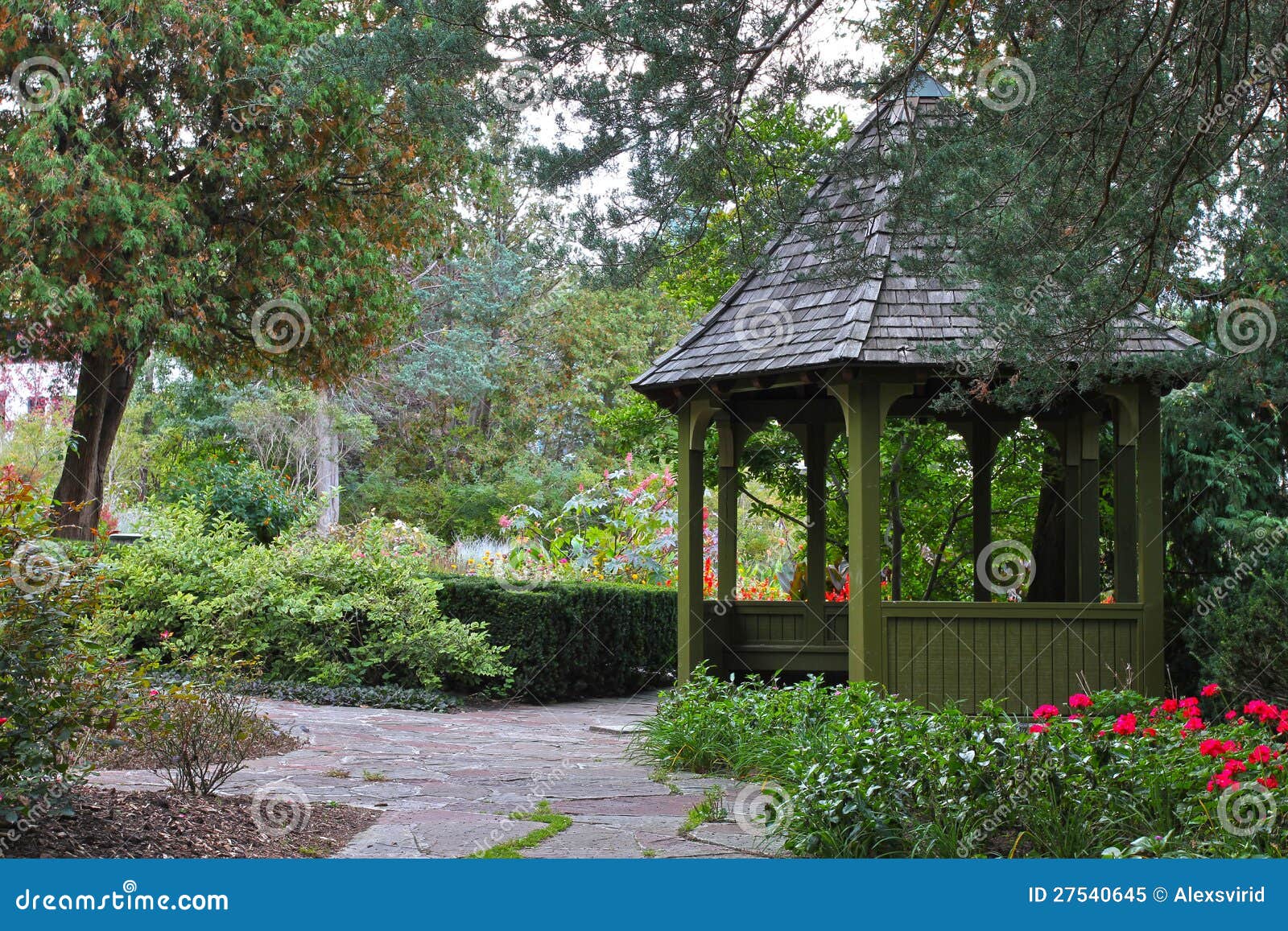 Gazebo de madera imagen de archivo. Imagen de hermoso 27540645