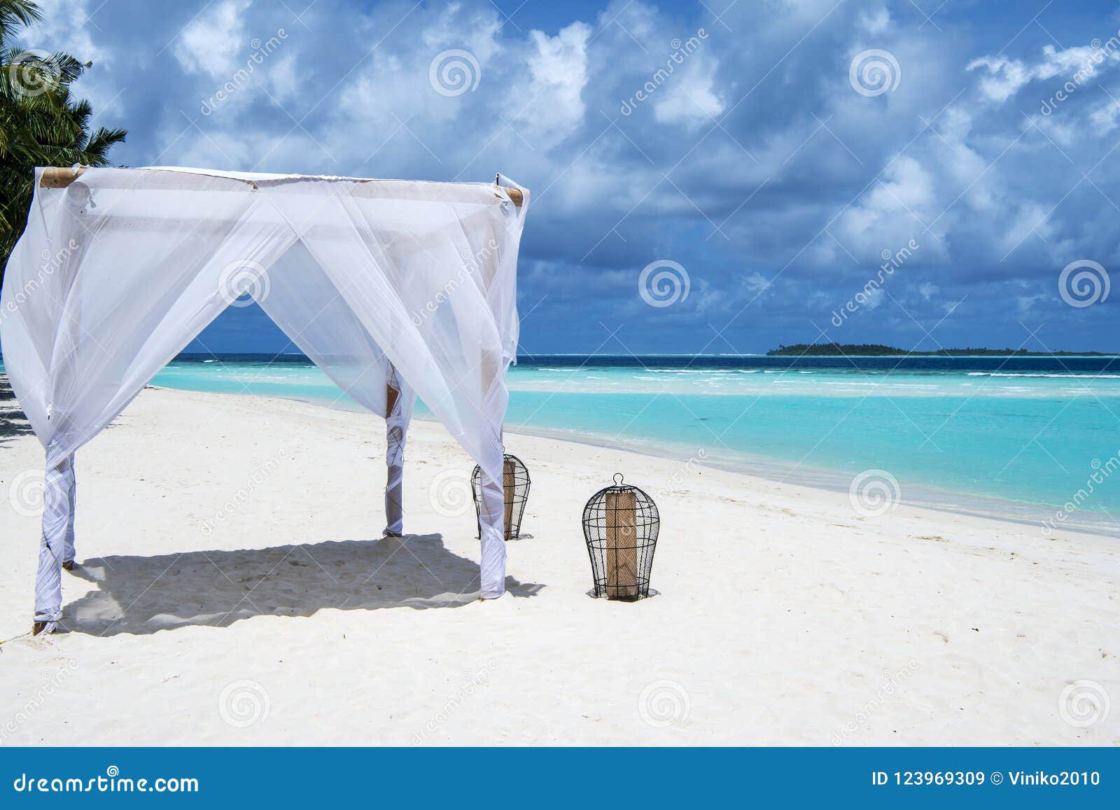 En La Playa En Maldivas Imagen de archivo - Imagen de travieso, playa: 123969309