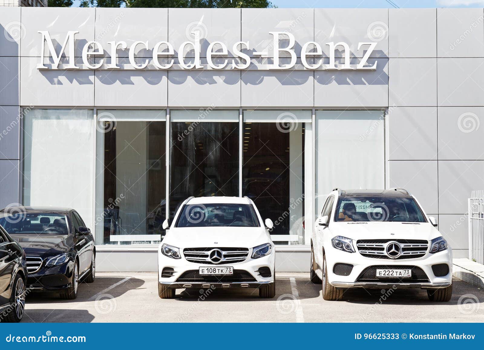 Gebäude Des Mercedes Benz Autoverkaufs Und Service Centers Redaktionelles Stockfoto Bild Von Kommerziell Service 96625333