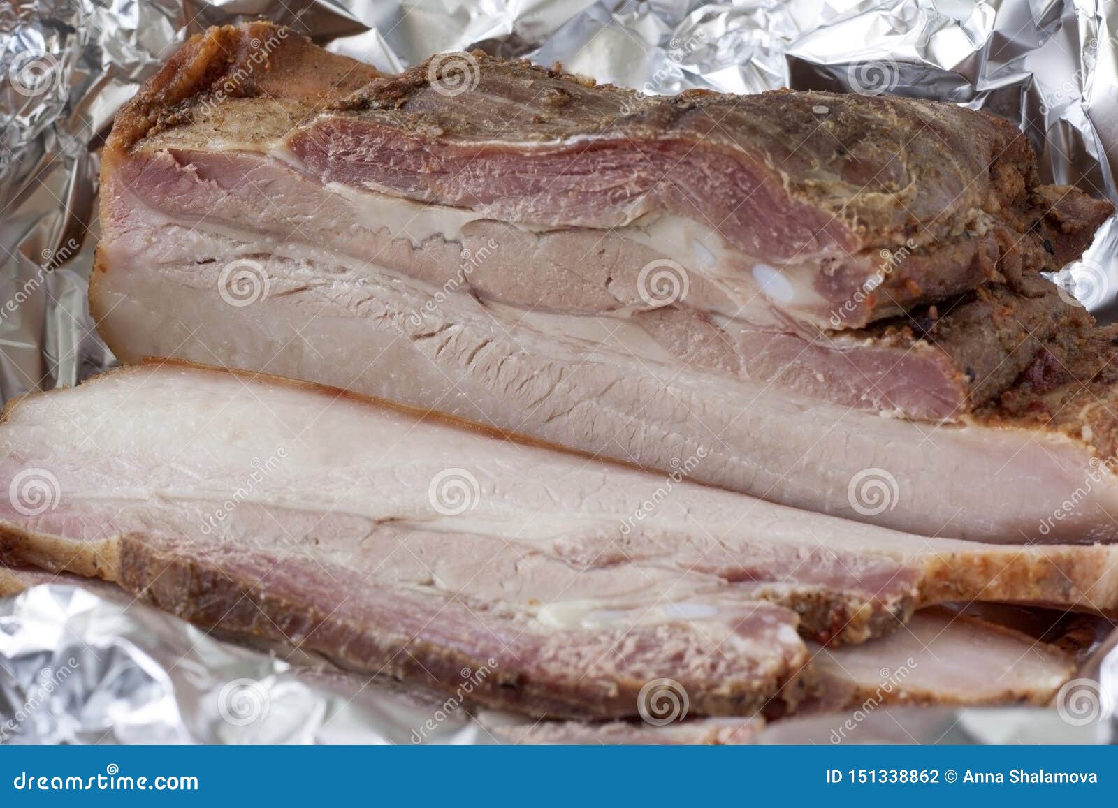 Gebackenes Schweinefleisch Mit Fettschichten Stockfoto - Bild von ...