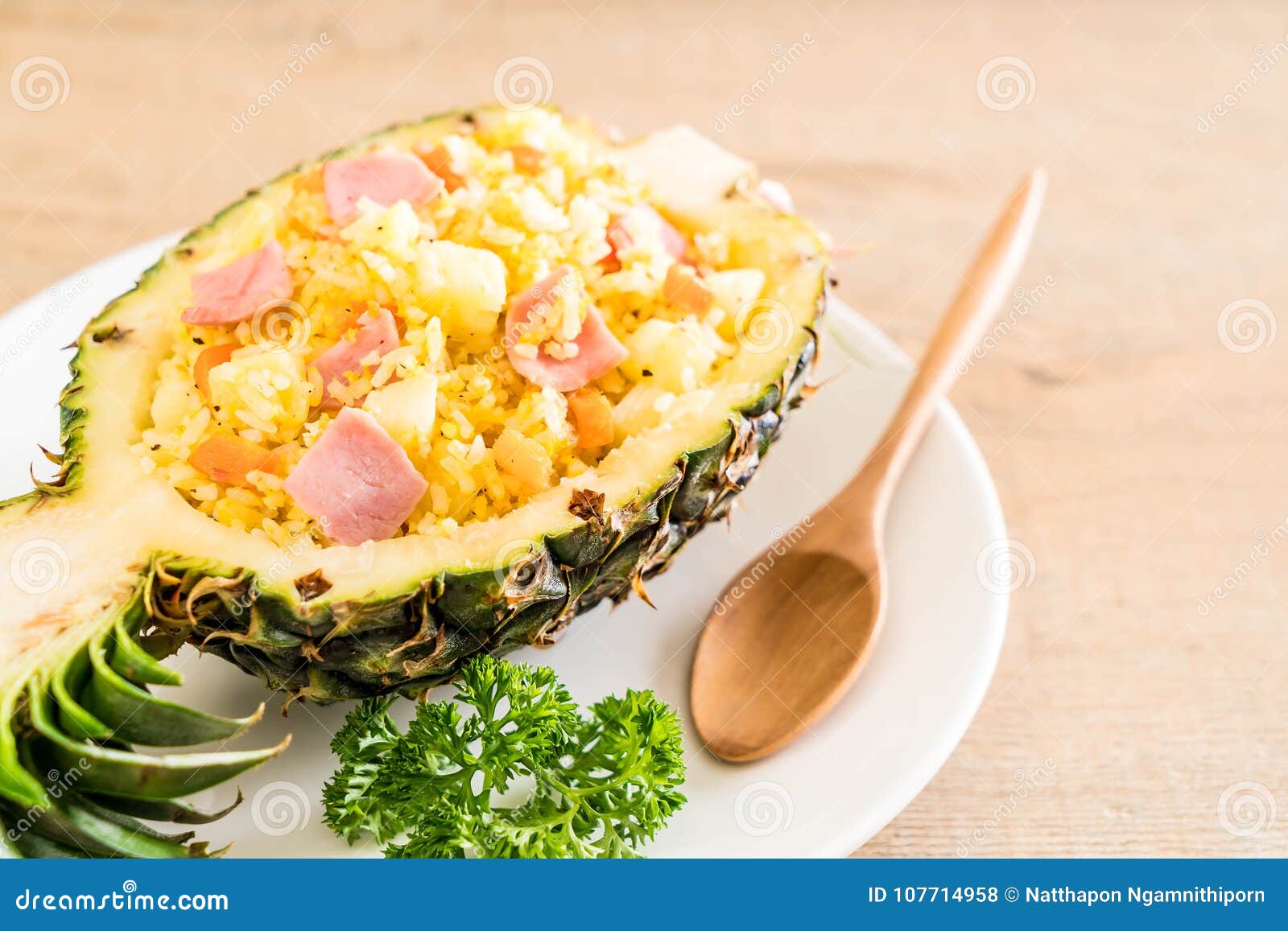 Gebratener Reis Der Ananas Mit Schinken Stockfoto - Bild von nahrung ...