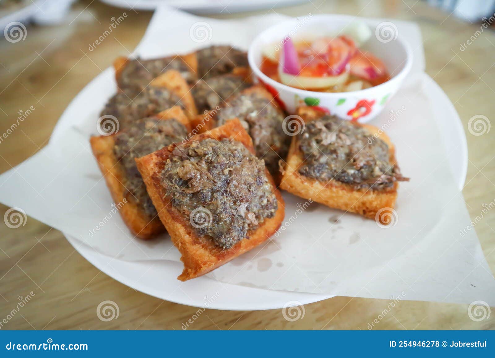 Gebratenes Brot Mit Hackfleisch/Faschiertem Oder Gebratenes Brot Mit ...