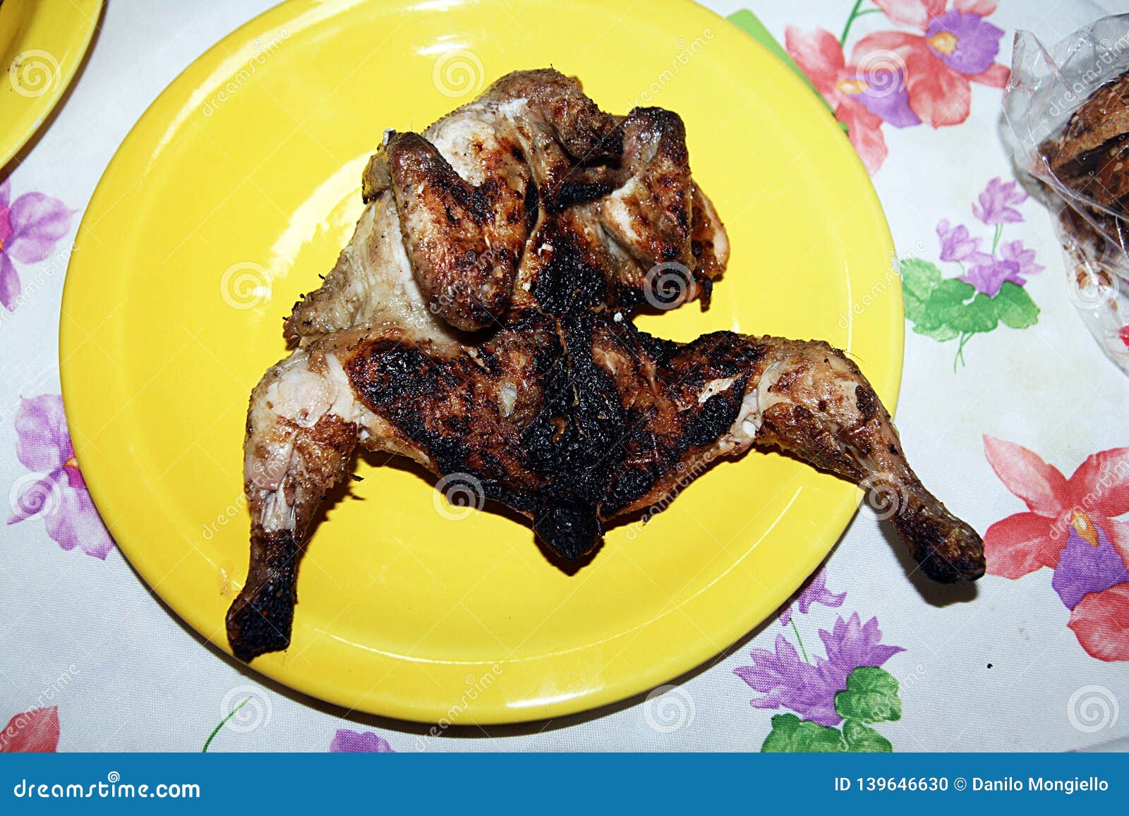 Gebratenes Huhn stockfoto. Bild von grill, platte, abendessen - 139646630