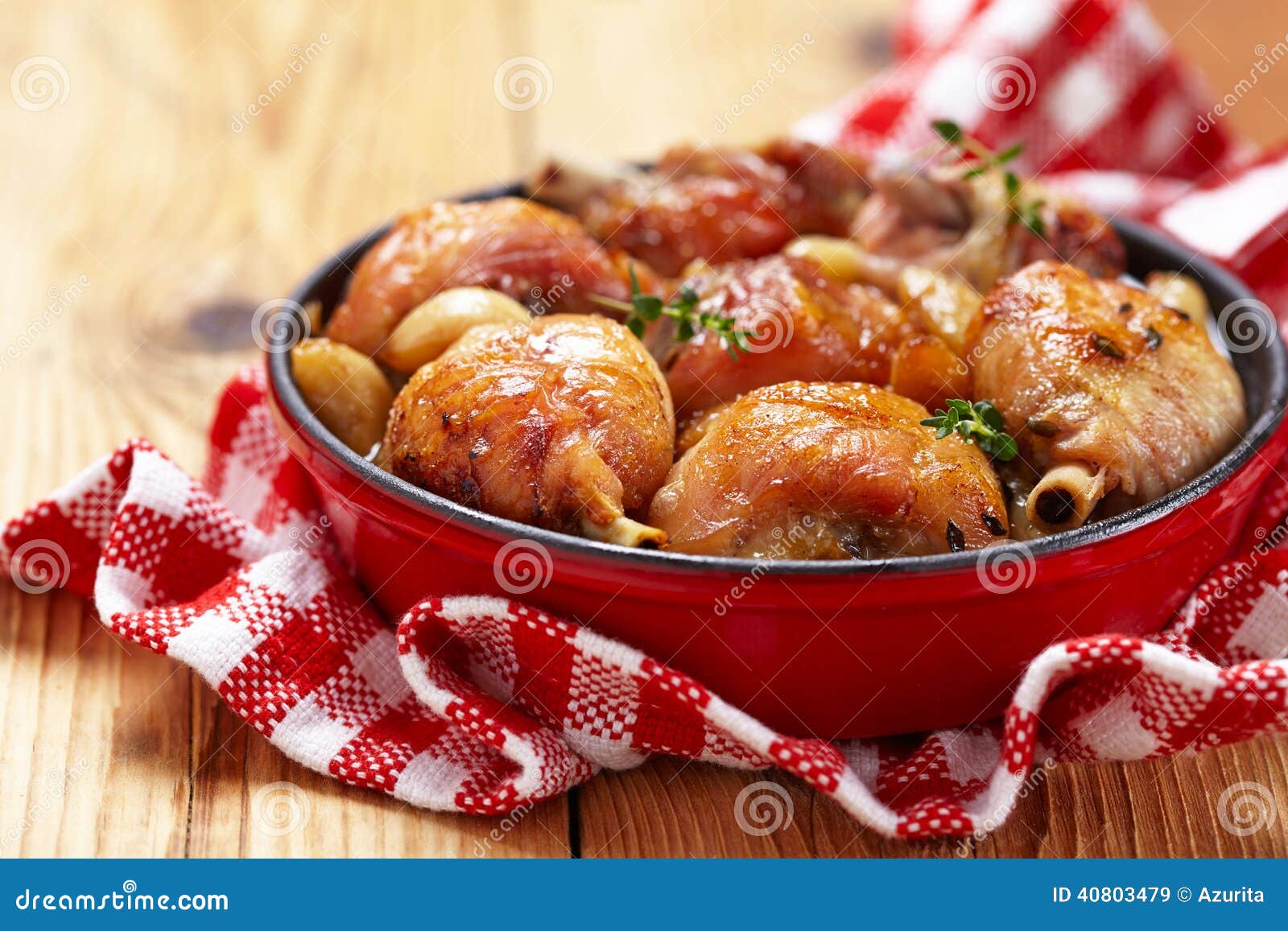 Gebratenes Huhn Mit Knoblauch Stockbild - Bild von pfeffer, gebacken ...