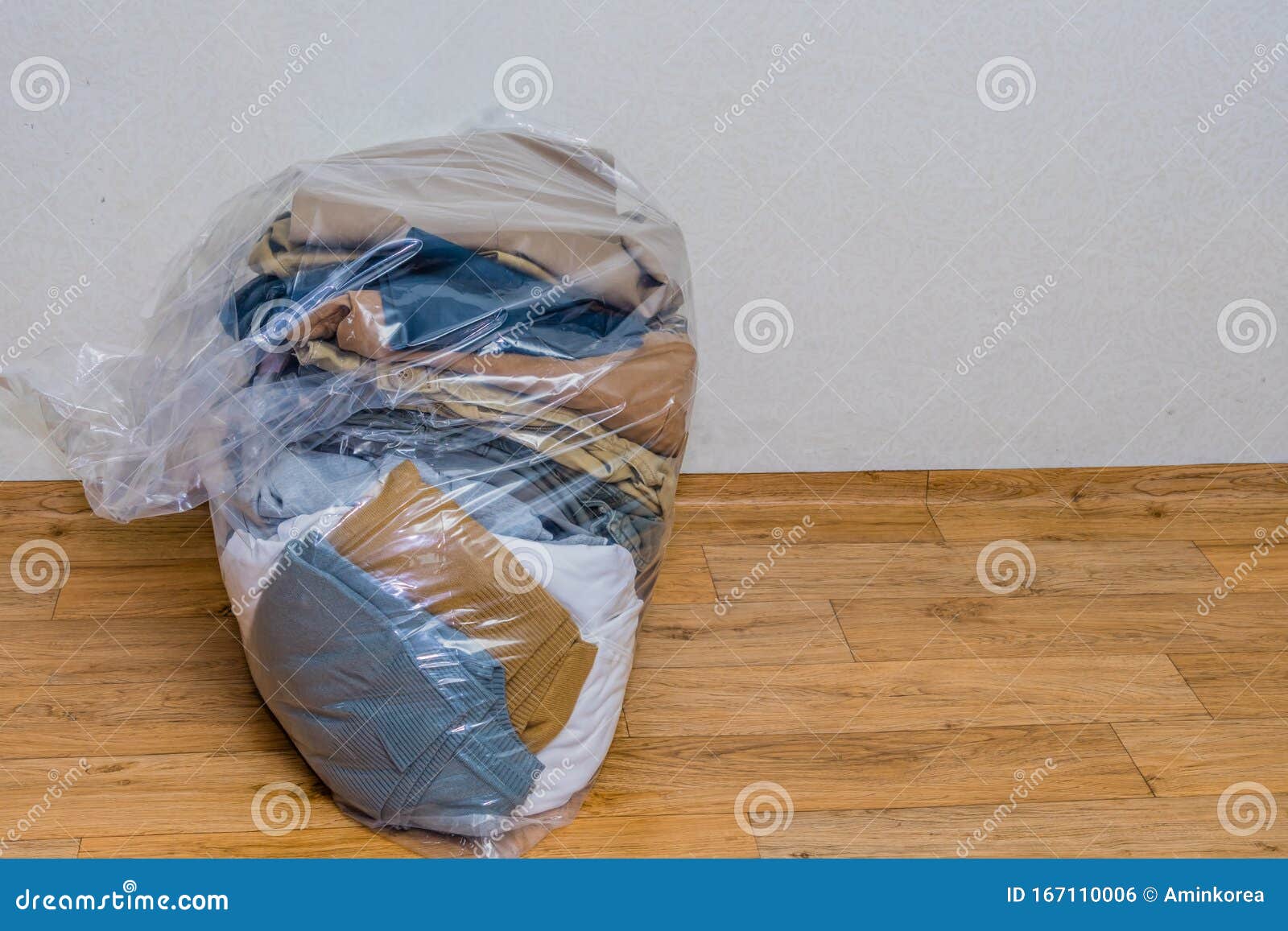 Gebruikte Kleding in Plastic Zak Stock Foto Image of houder, recycleer 167110006