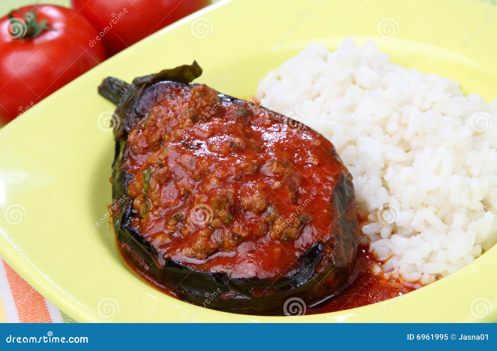 Gefüllte Aubergine Mit Fleisch Und Gemüse Stockbild - Bild von reis ...