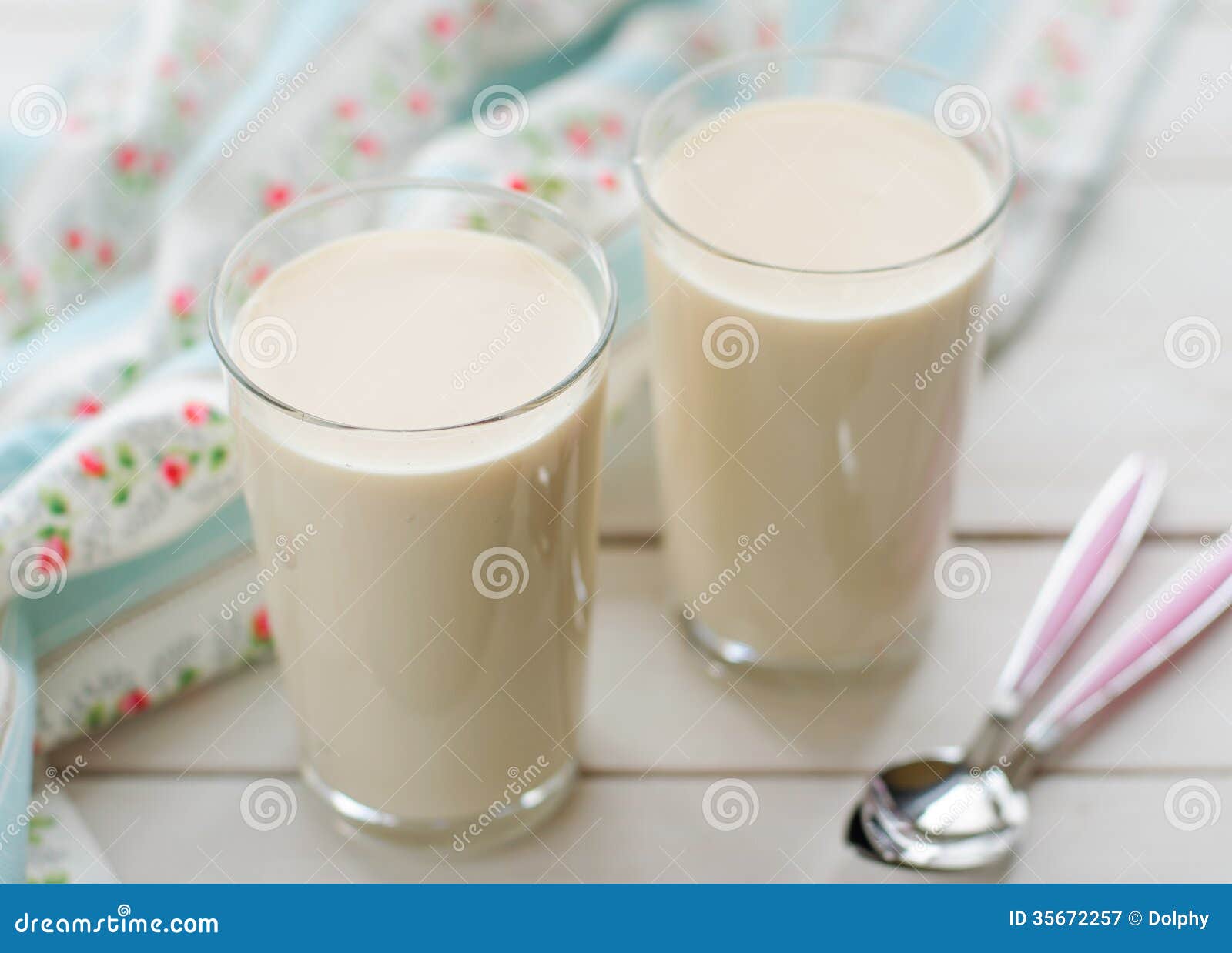 Gegorene Gebackene Milch (Ryazhenka) Stockbild - Bild von nahrung ...