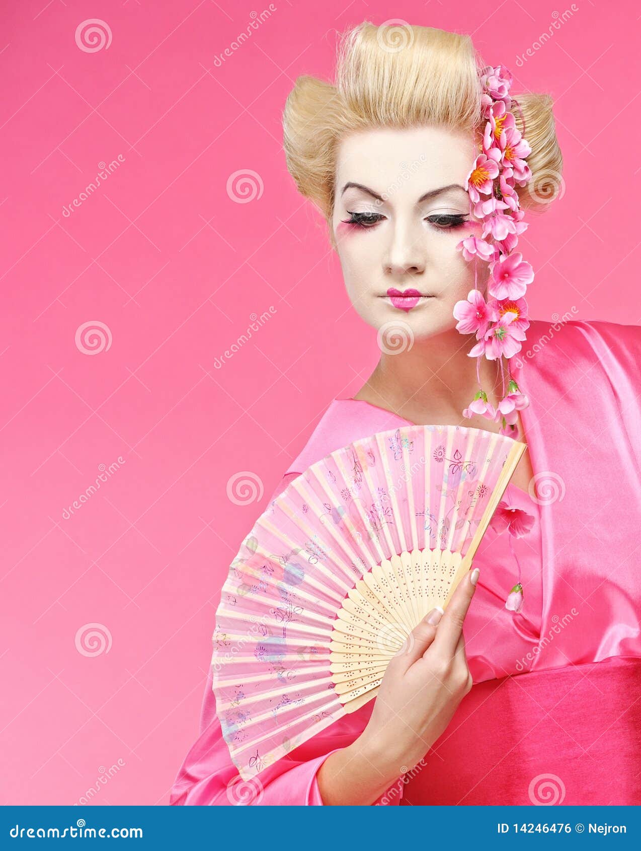 Geisha With A Fan Royalty Free Stock Image - Image: 14246476