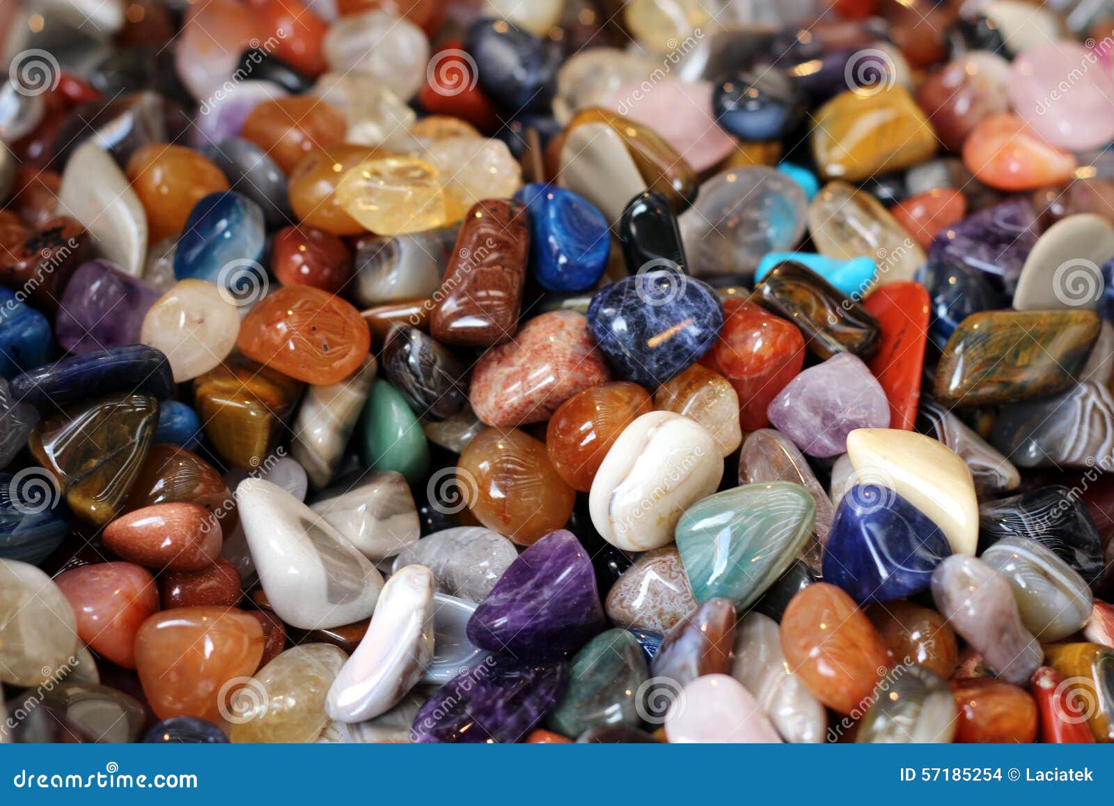 Uitstroom Additief langzaam Gekleurde stenen stock foto. Image of glanzend, opgepoetst - 57185254