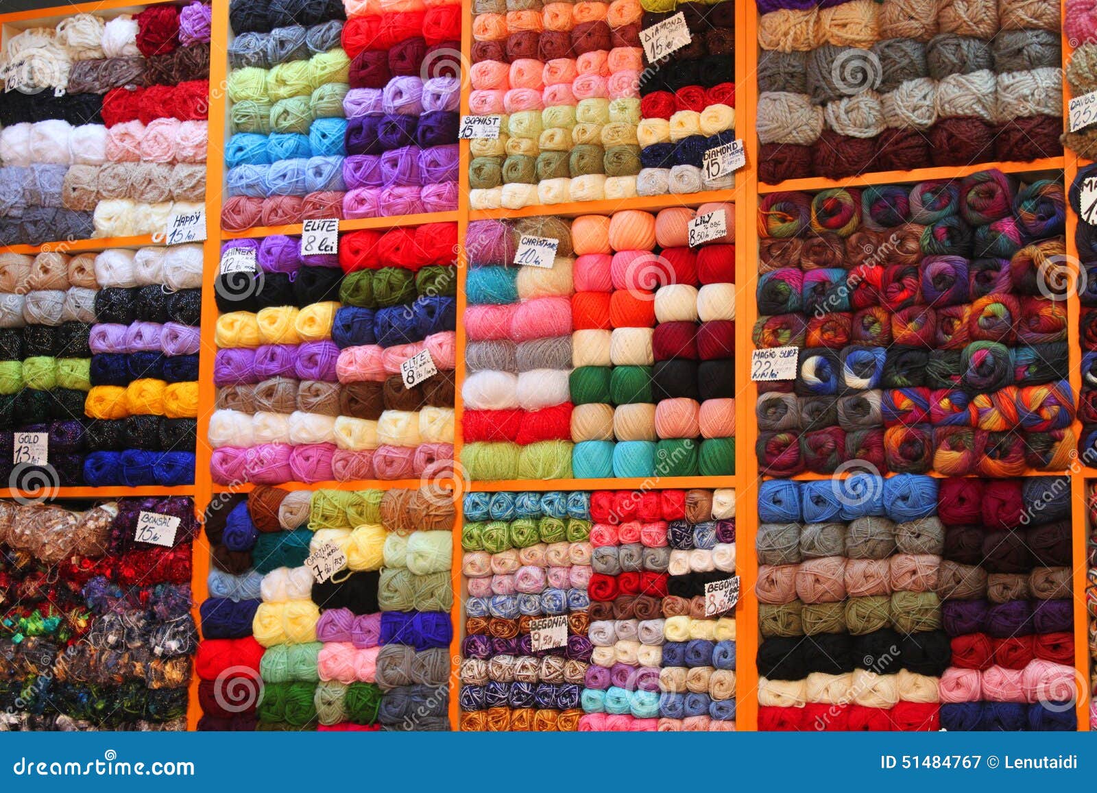steek forum Gentleman vriendelijk Gekleurde wol voor verkoop stock afbeelding. Image of mooi - 51484767