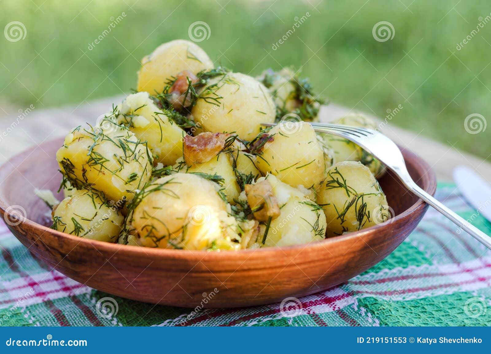 Gekochte Junge Kartoffeln Mit Dill Und Knistern Stockbild - Bild von ...