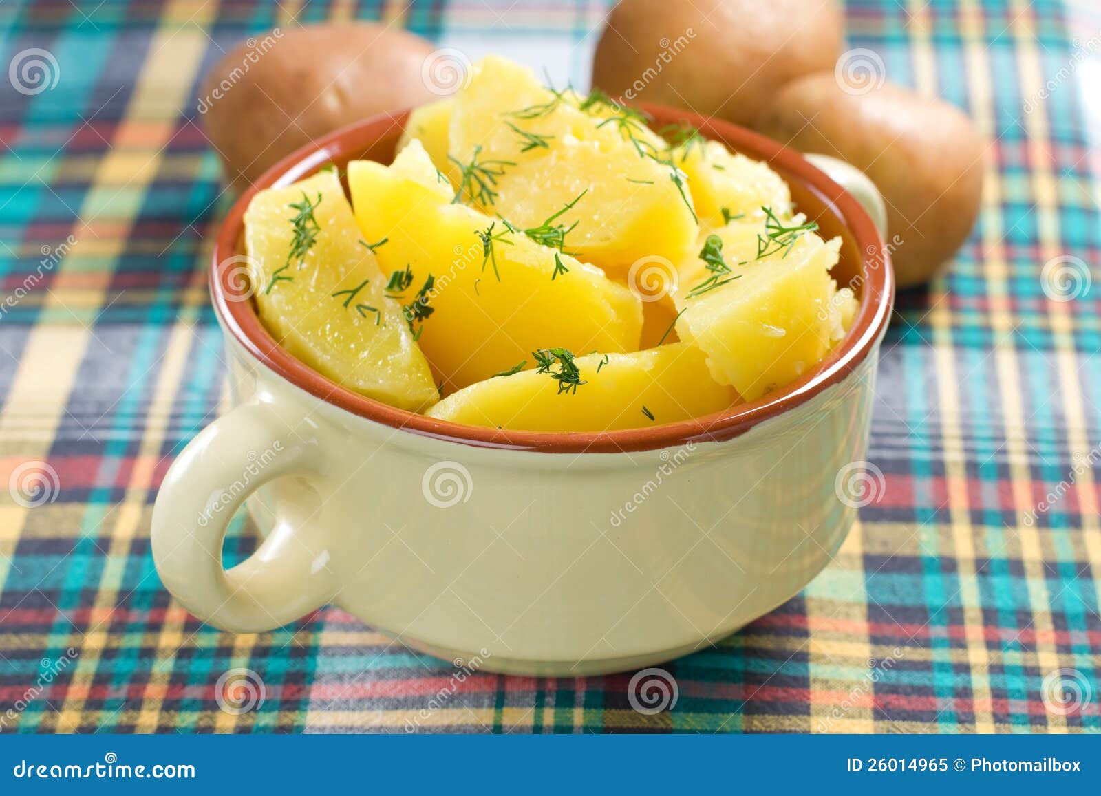 Gekochte Kartoffeln Mit Dill Stockbild Bild von lebensmittelgeschäft