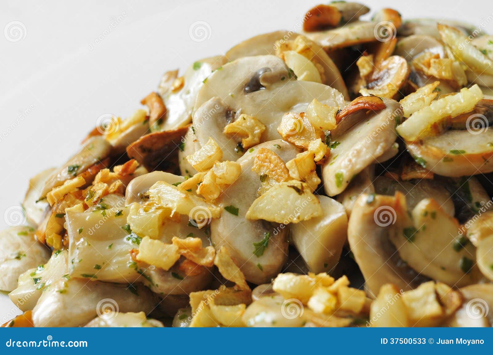 Gekochte Pilze Mit Knoblauch Und Petersilie Stockbild - Bild von ...