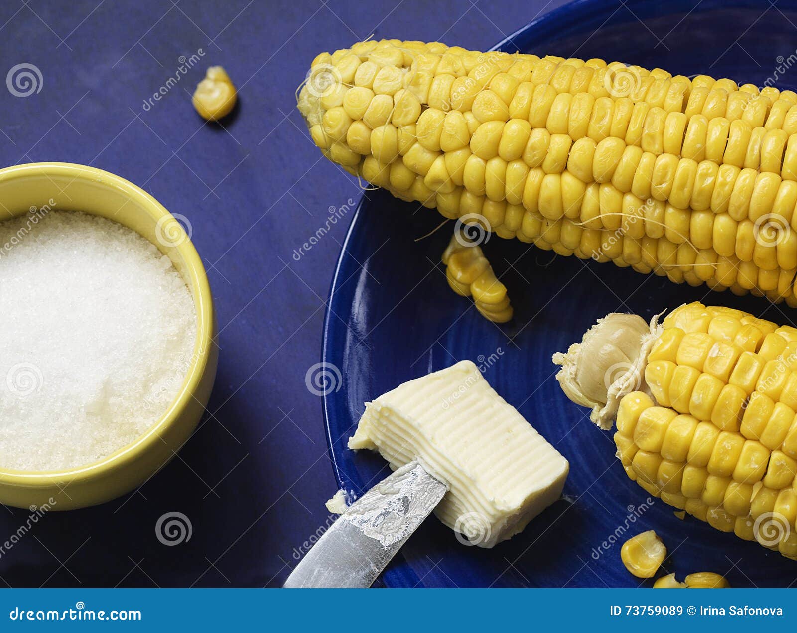 Gekochter Mais Mit Einer Scheibe Von Butter Stockbild - Bild von sommer ...