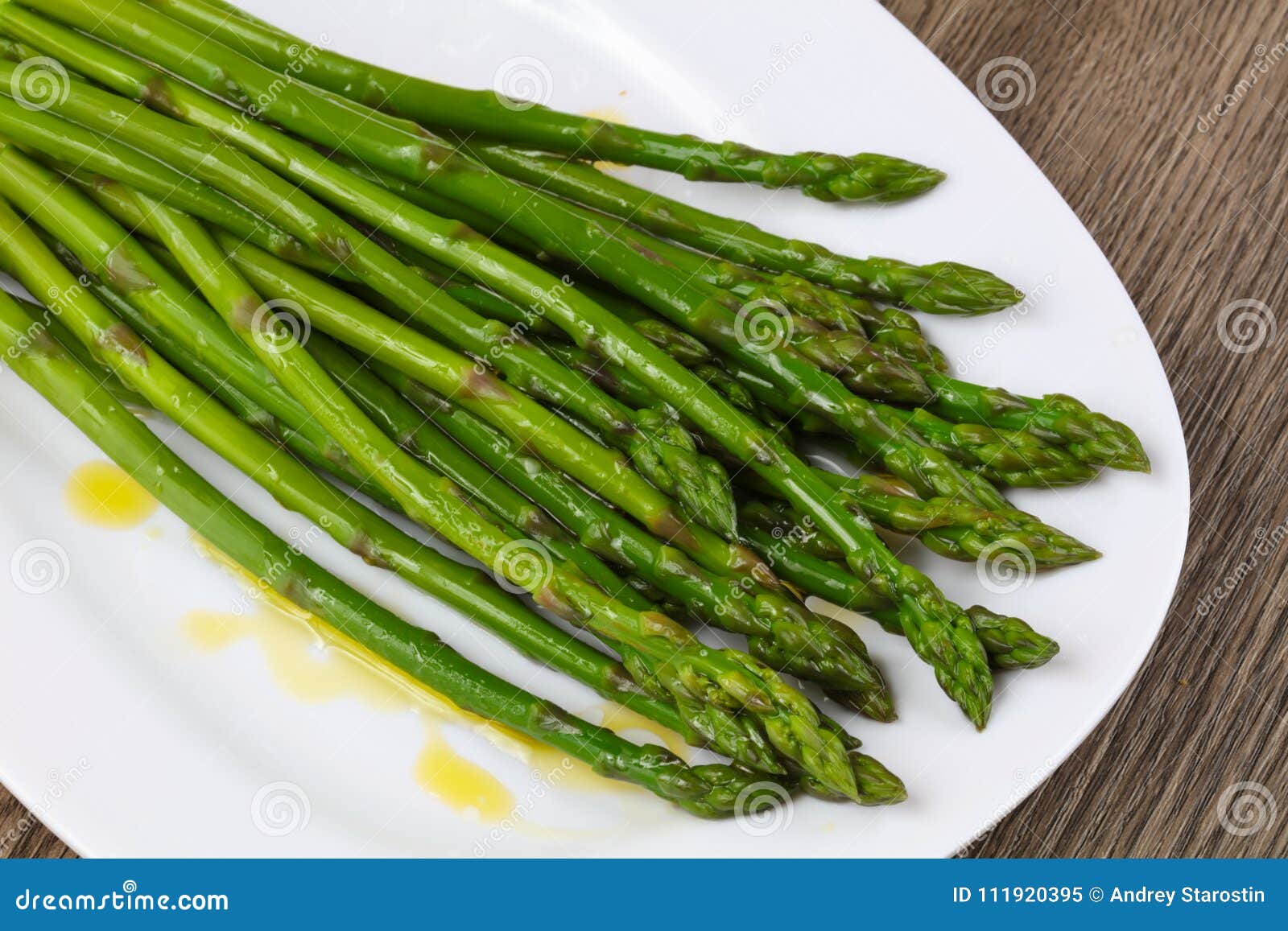 Gekochter Spargel stockbild. Bild von nahrung, platte - 111920395