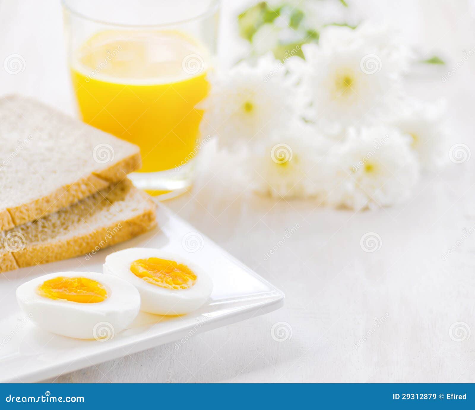 Gekochtes Ei, Toast Und Orangensaft Stockbild - Bild von essen ...
