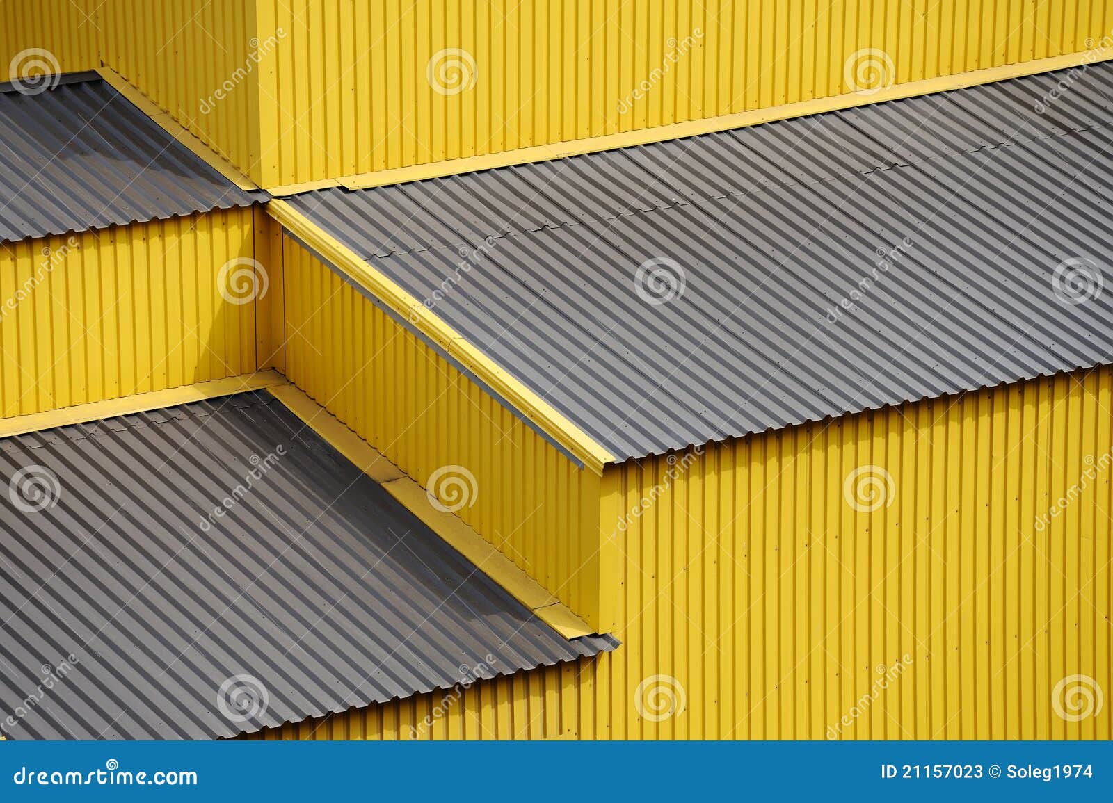Gelbe Abstellgleiswand Und dach Stockbild Bild von haus, platte