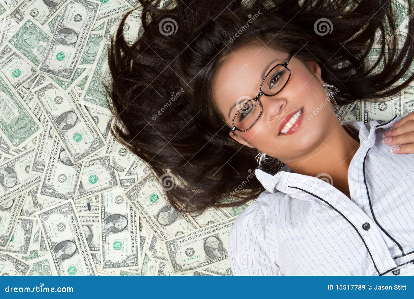 Geld-Frau. Lächelnde asiatische Frau mit Geld