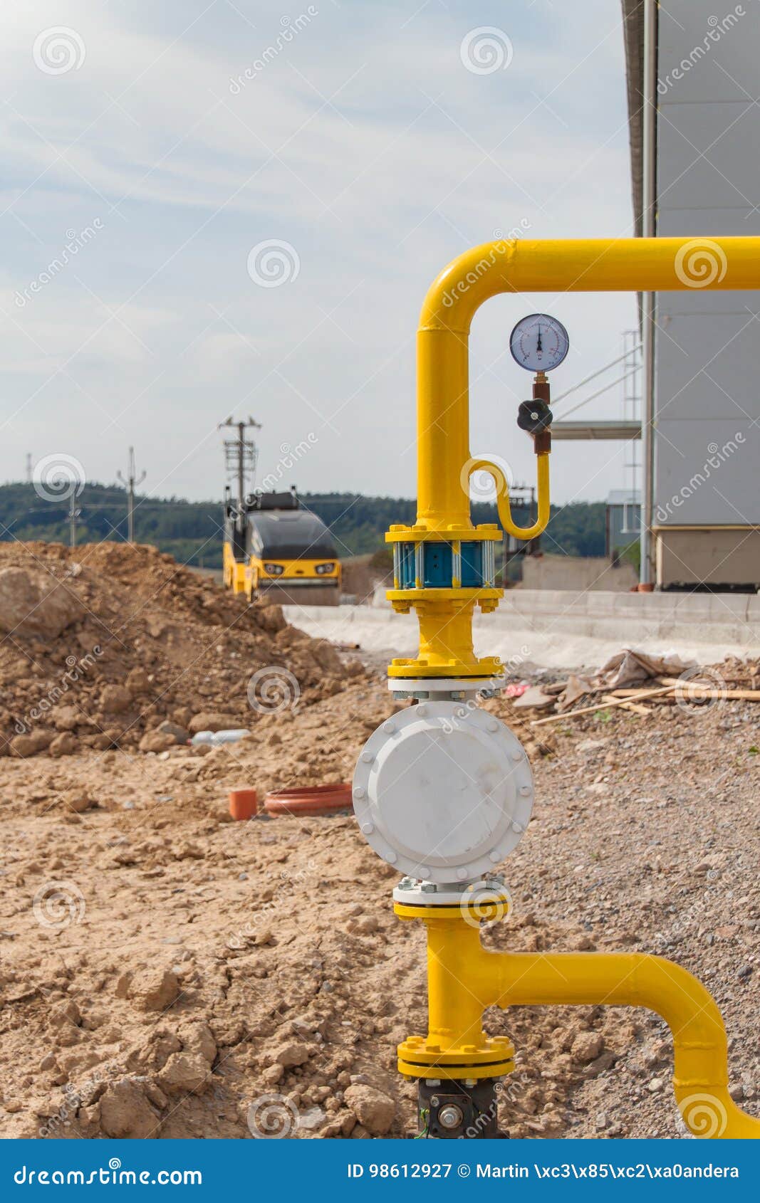 Газопровод желтый. Труба для газа. Желтая газовая труба. Трубка желтая из газопровода.