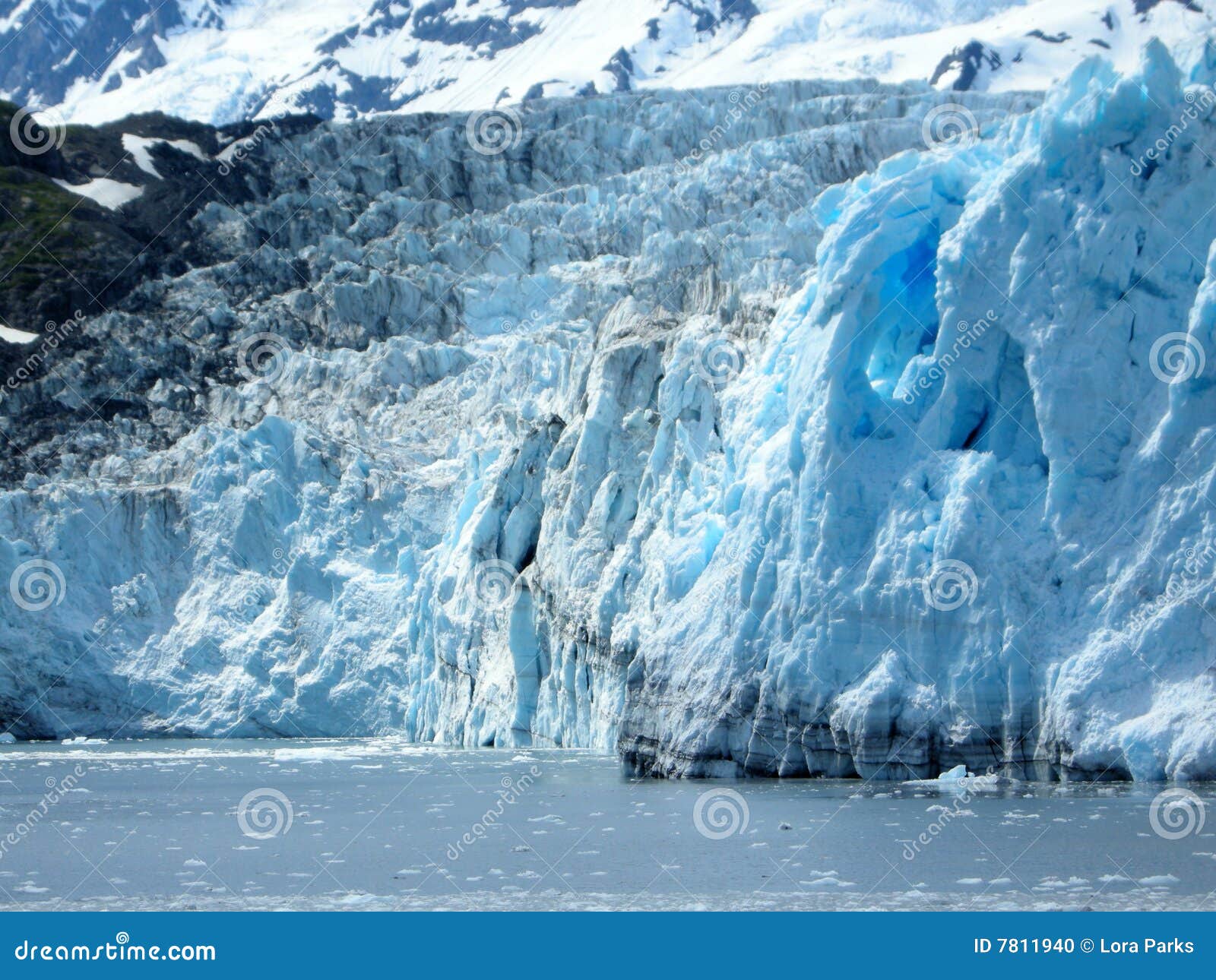 Geleira gelo-azul. Gelo perto de Whittier, Alaska da geleira como visto em um cruzeiro do barco do dia