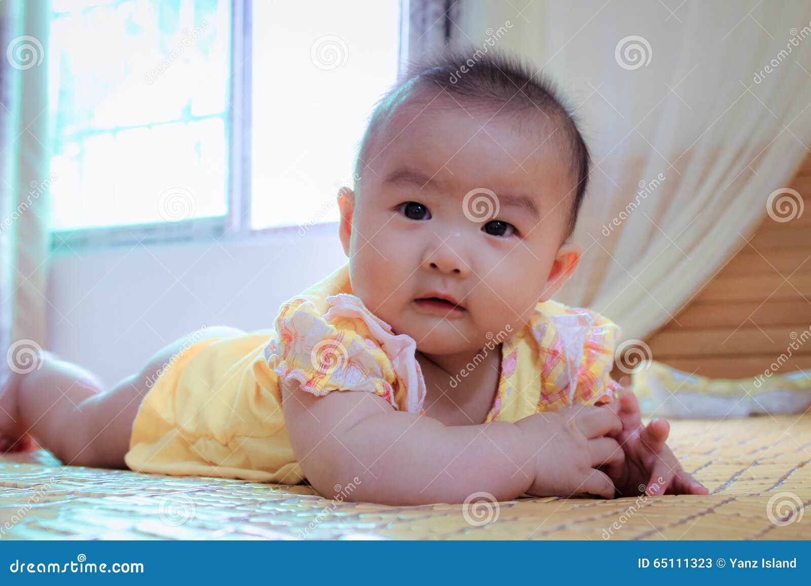 Download Gelukkige baby stock afbeelding. Afbeelding bestaande uit ...